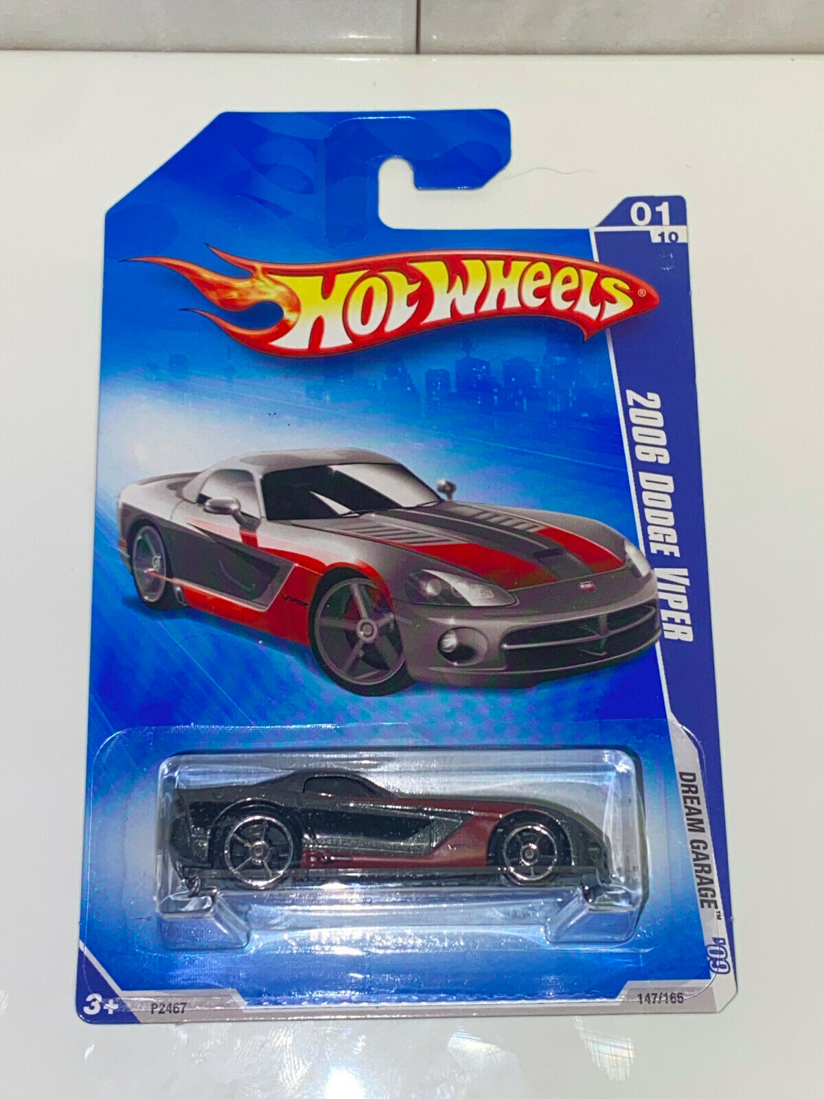 2009 Hot Wheels Dream Garage '09 #01/10 2006 Dodge Viper Black and Red NIP