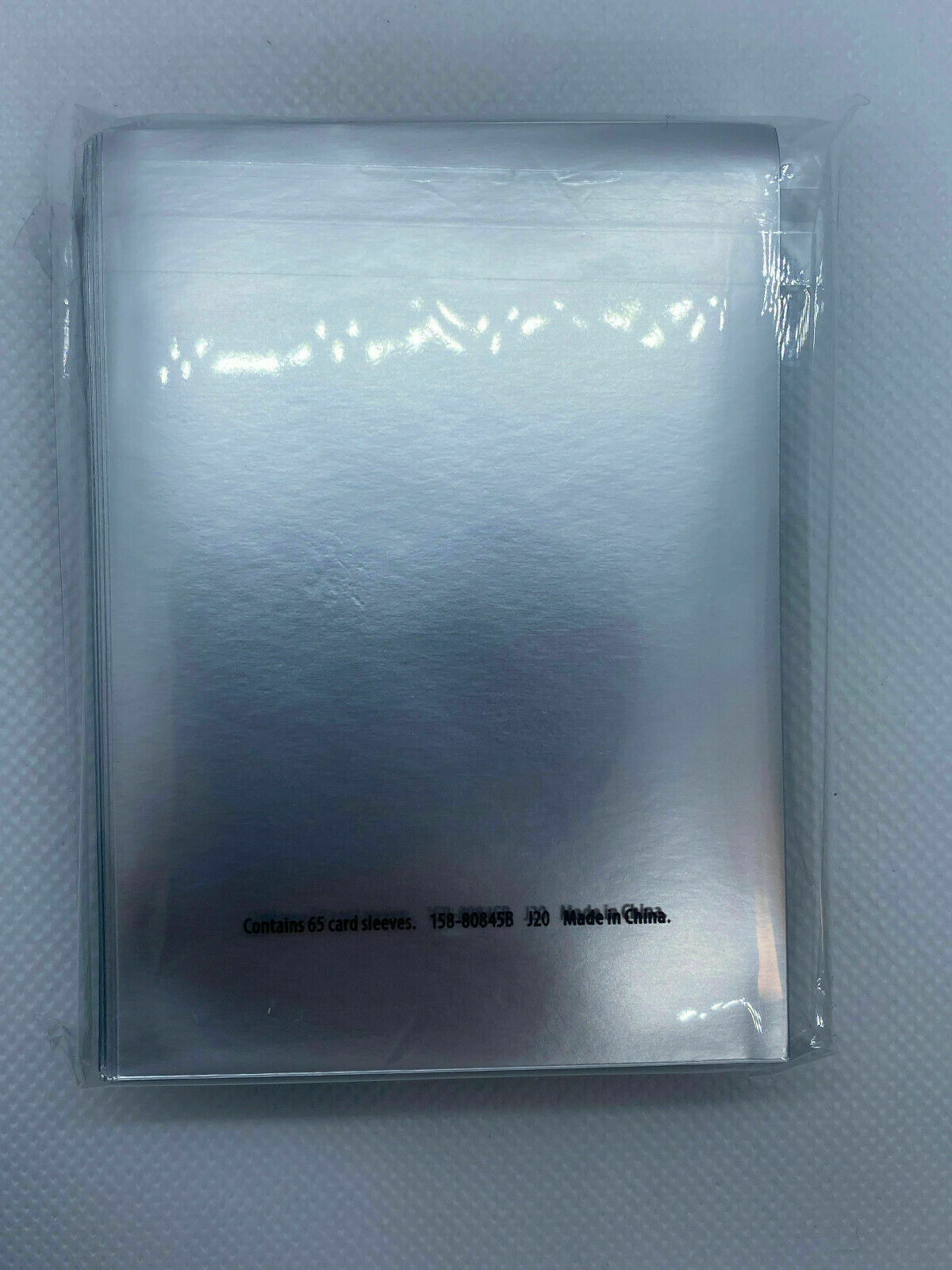 Pokémon TCG: GIGANTAMAX Venusaur VMAX Sealed (65 Sleeves)