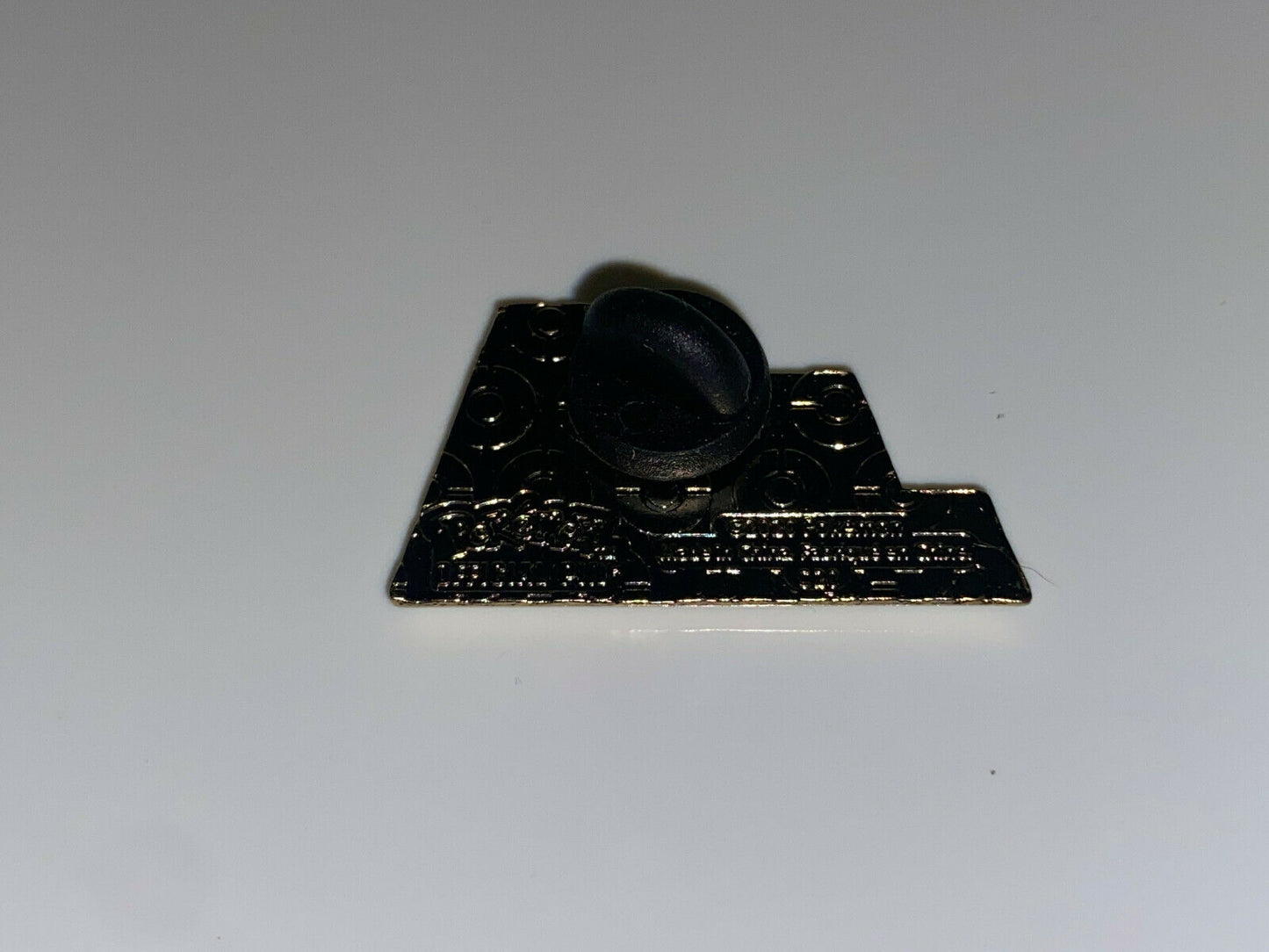 Pokémon Champion's Path Circhester Gym Pin Only Mountain/BLACK & WHITE PIN