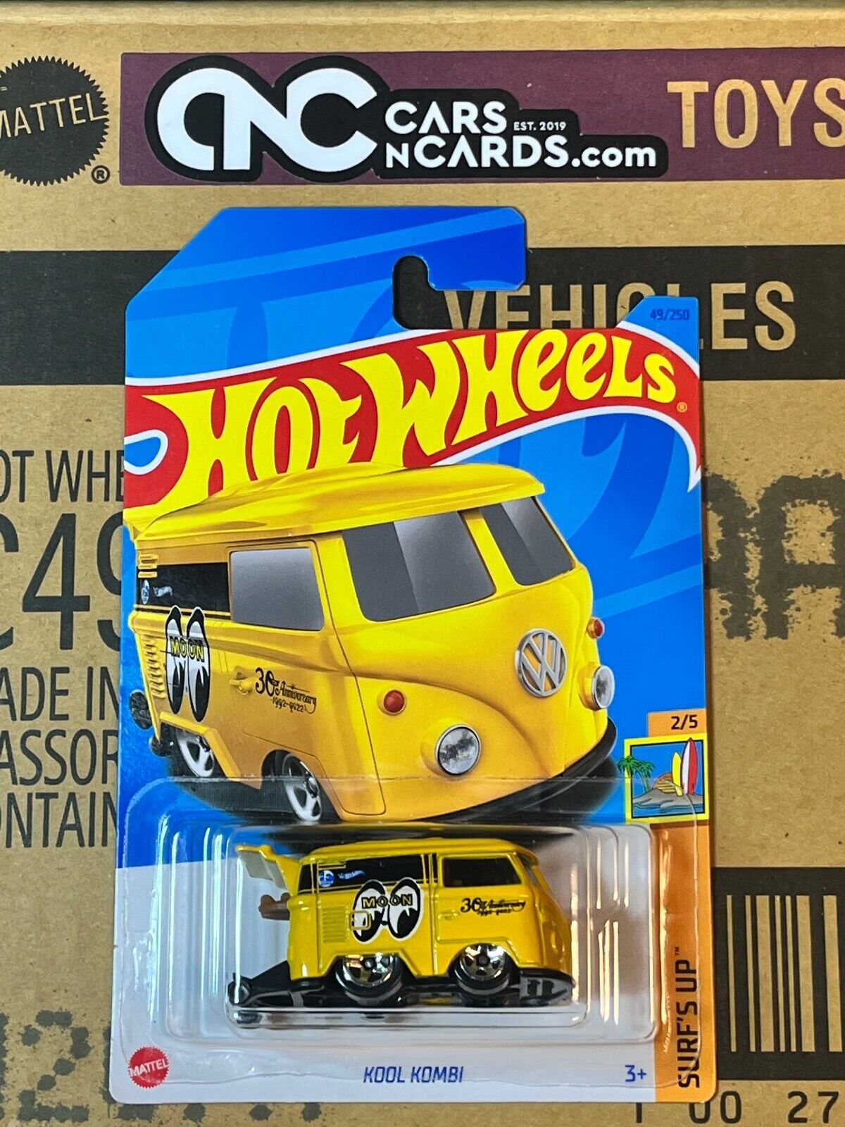 2023 Hot Wheels Surf's Up #2/5 Volkswagen Kool Kombi Mooneyes Yellow NIP