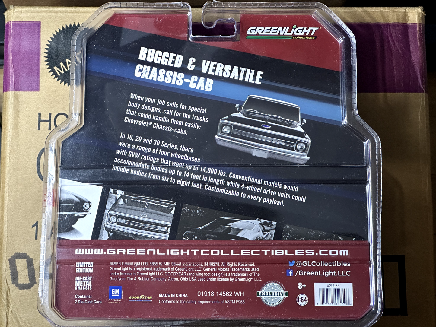 Greenlight Green Machine Chevrolet C30 Ramp Truck Camaro Z/28 (Blister Damage)