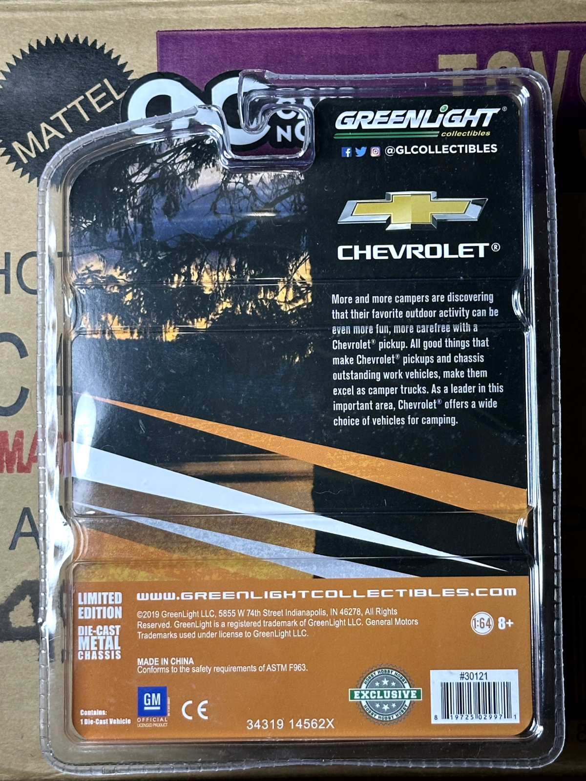Greenlight Green Machine Chase 1969 Chevrolet C10 Cheyenne With Camper