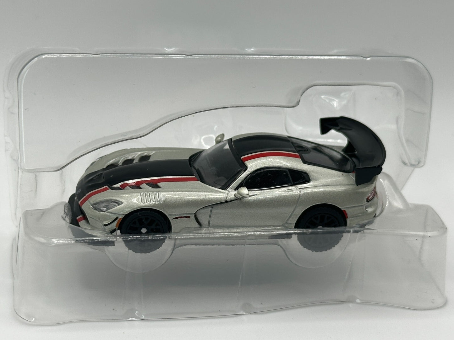Tarmac Works Global64 Dodge Viper ACR Extreme (Small Tear on Box)