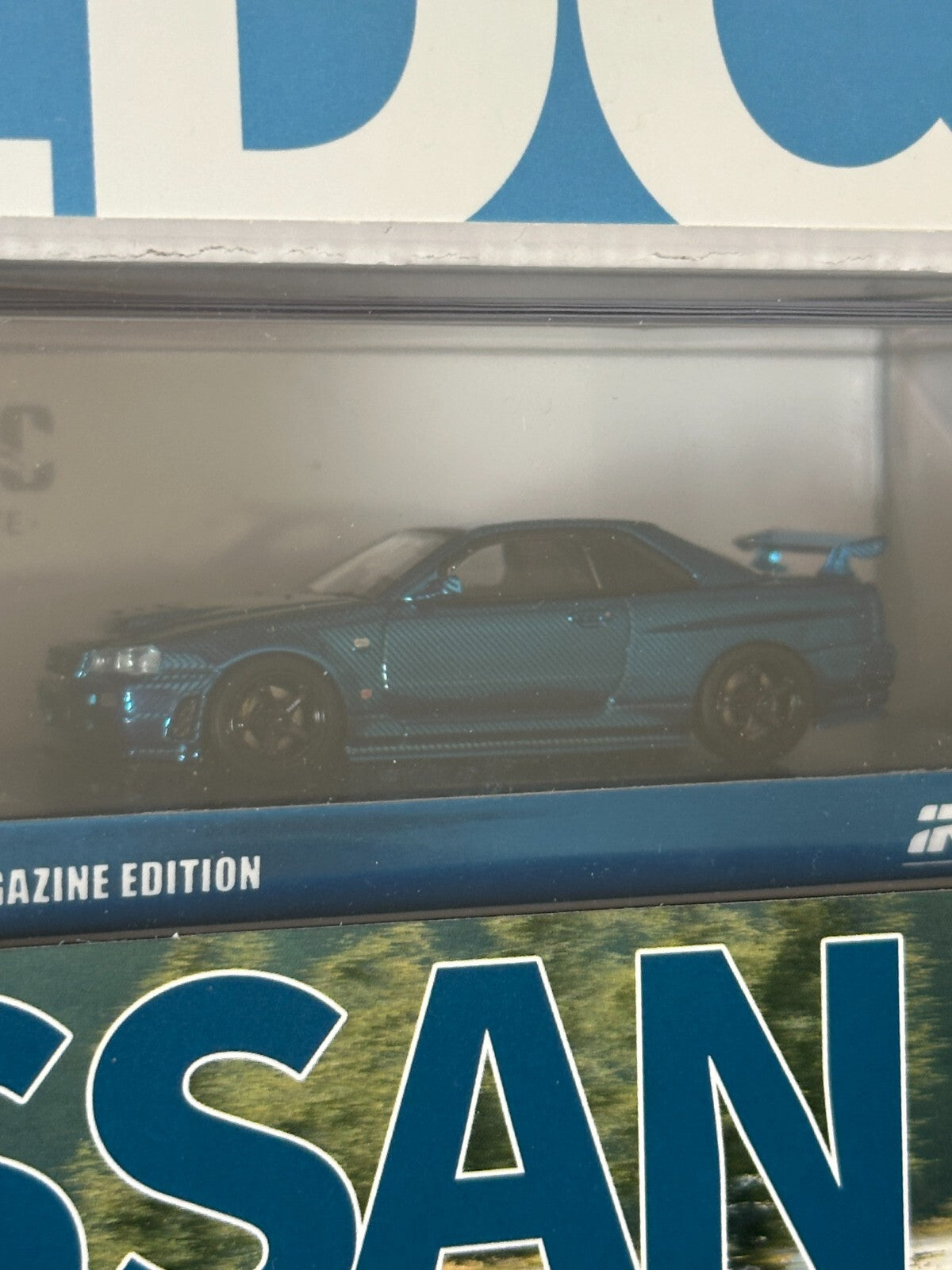 INNO64 x CLDC 1:64 Nissan Skyline GT-R (R34) Chrome Blue Carbon Limited Magazine