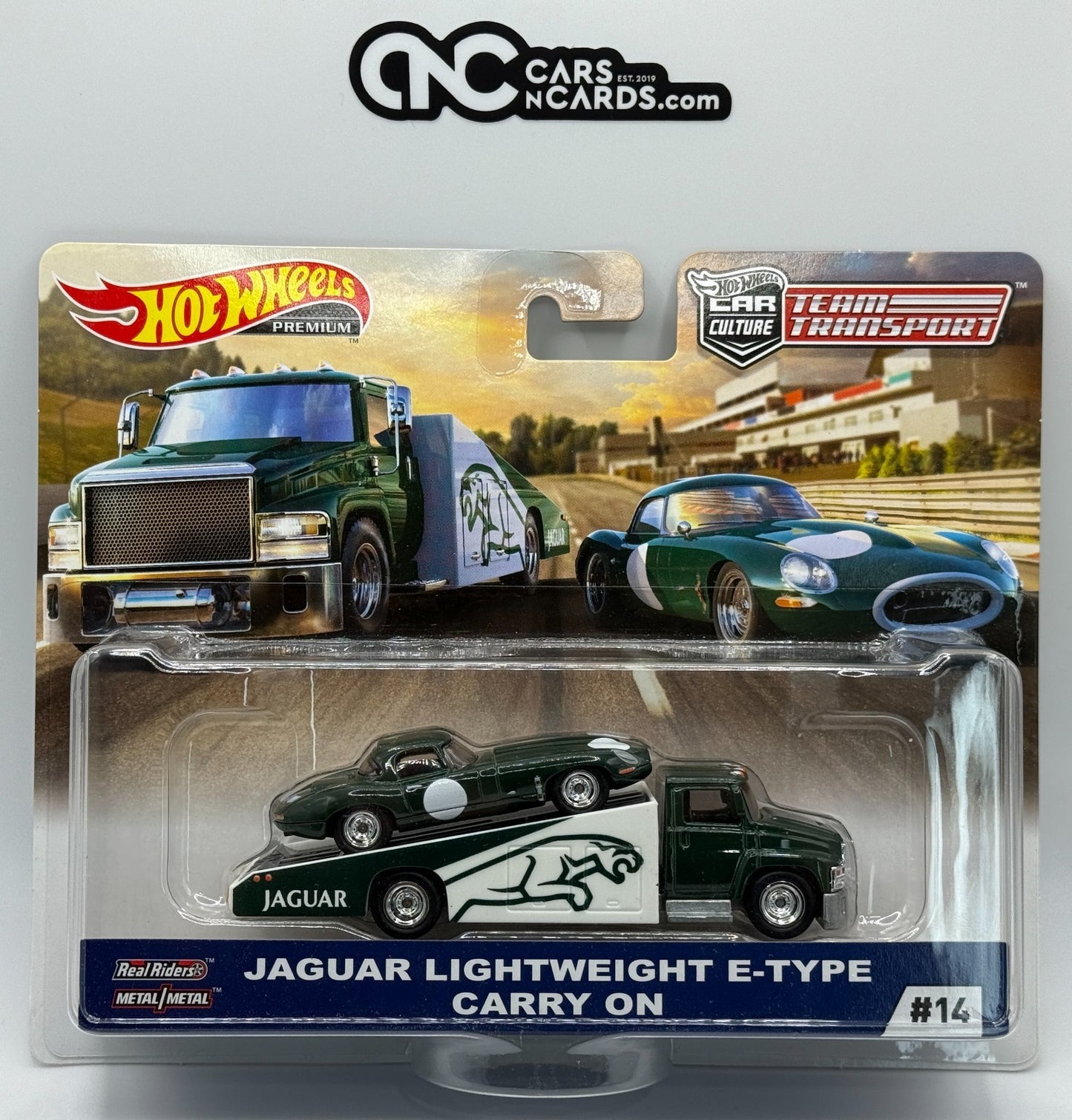 2019 Hot Wheels Premium Team Transport #14 Jaguar Lightweight E-Type Carry On