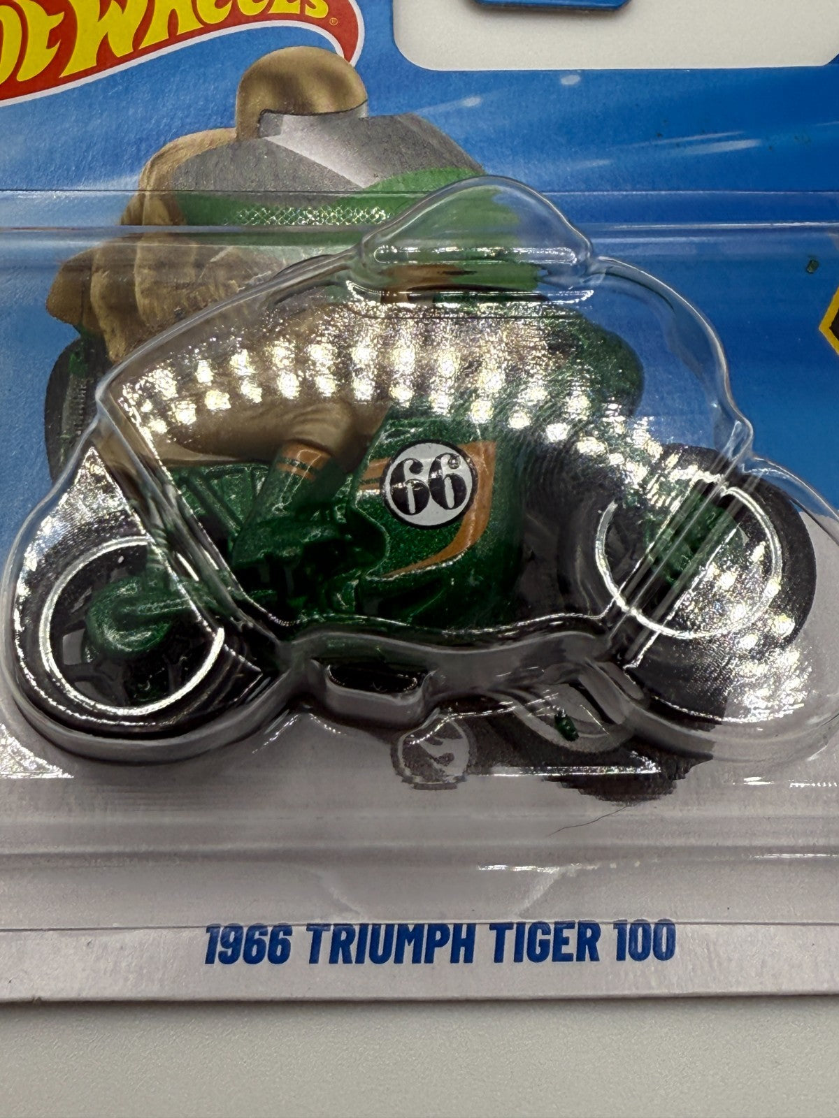 2025 Hot Wheels Moto 5/5 Treasure Hunt 1966 Triumph Tiger 100 Short Card