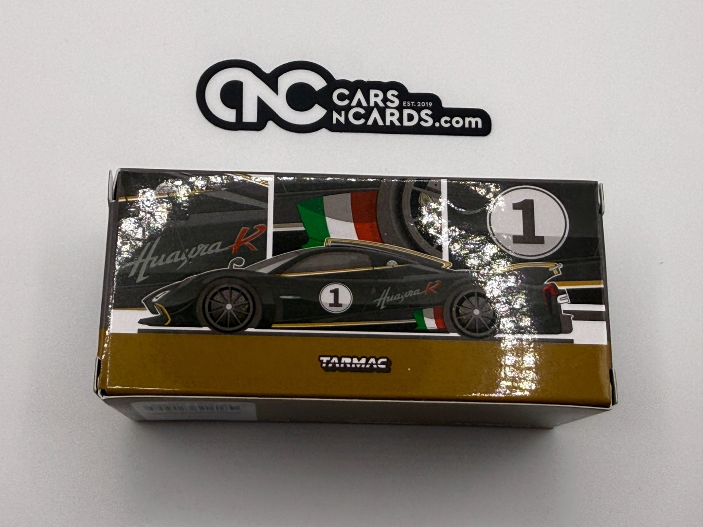 Tarmac Works Global64 Pagani Huayra R Nero Oro Open Box
