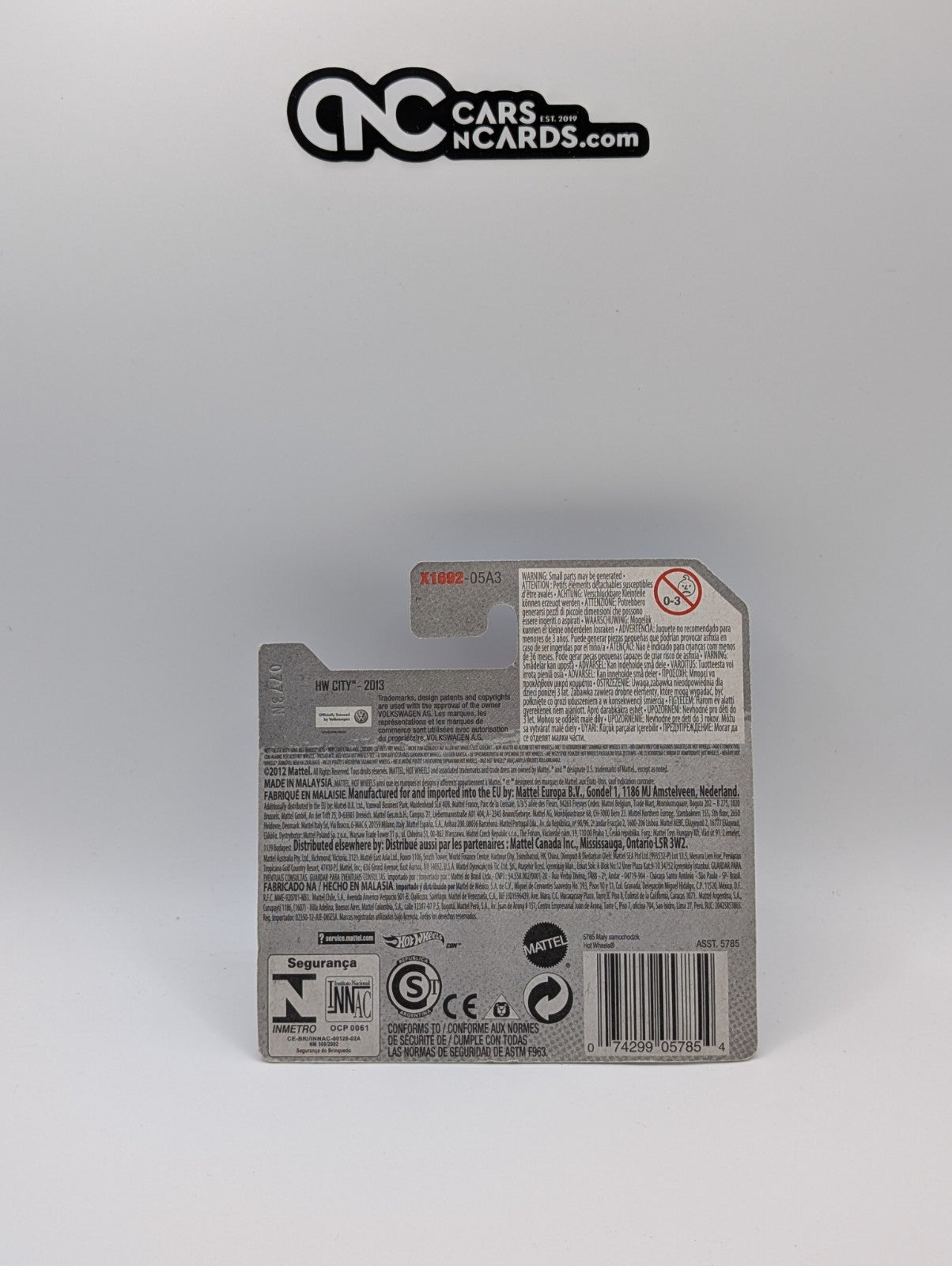 2013 Hot Wheels HW City Volkswagen Beetle Red 40/250 Short Card