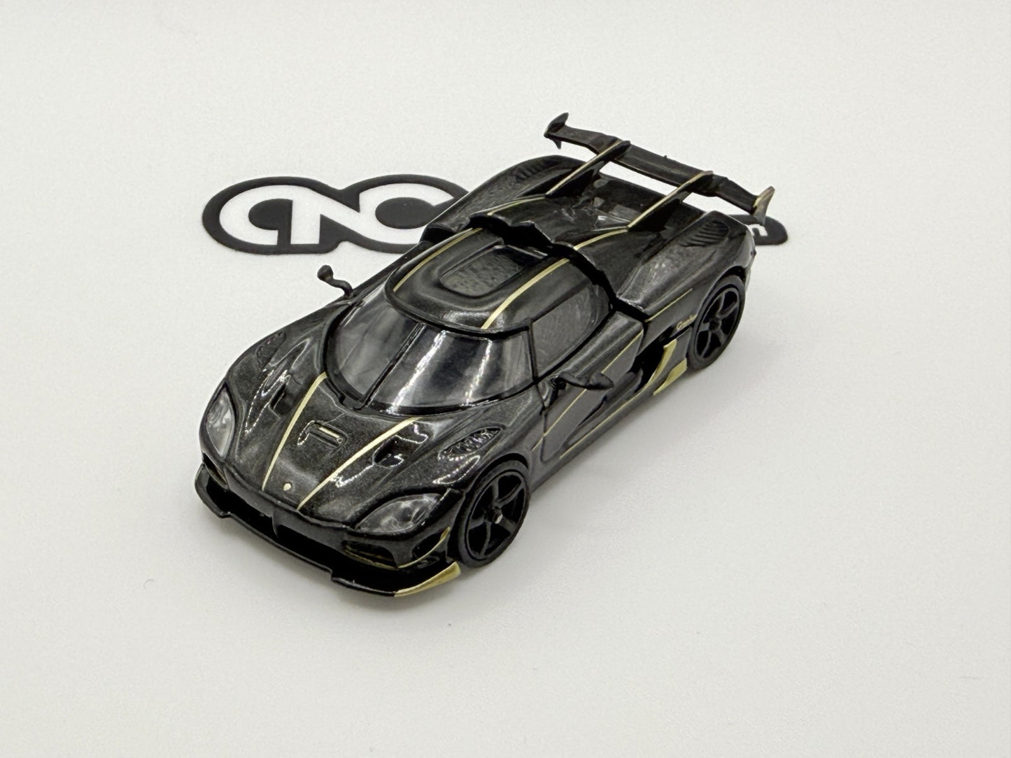 Tarmac Works 1:64 Global64 Koenigsegg Agera RS Black / Yellow Open Box