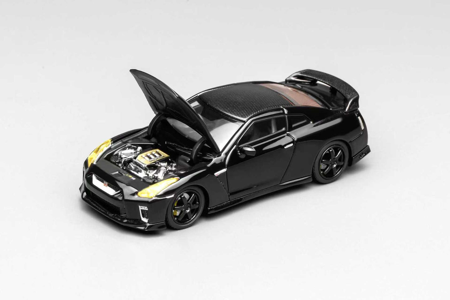 (PRE-ORDER) Motorhelix 1:64 NISSAN GT-R (R35) with Customized Headlights M63517