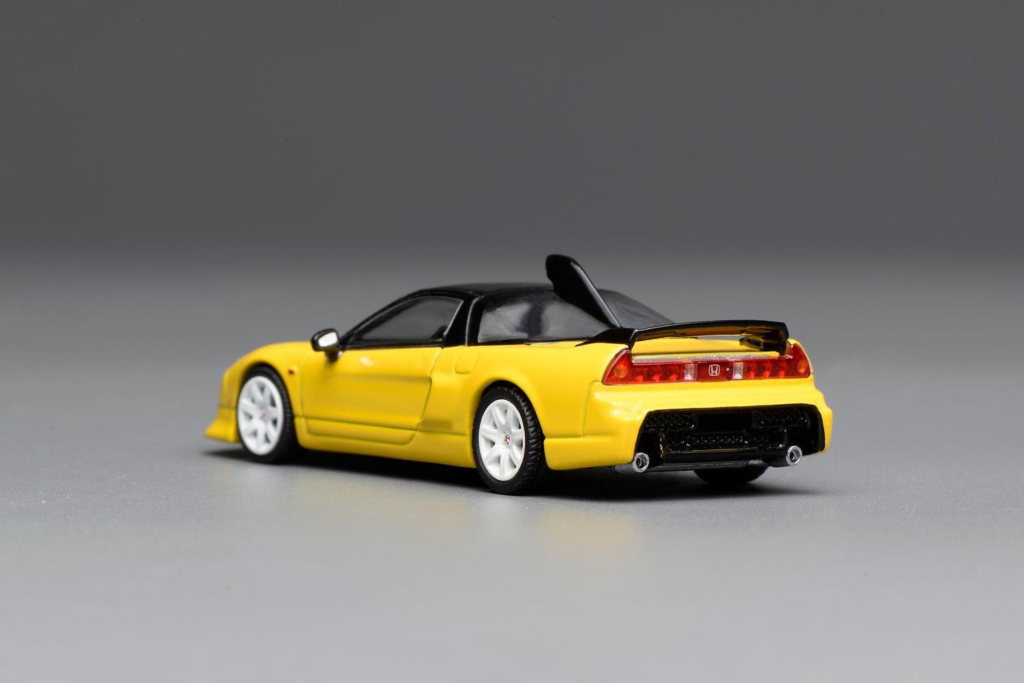 (PRE-ORDER) Motorhelix 1:64 Honda NSX-R GT New Indy Yellow Pearl M65536