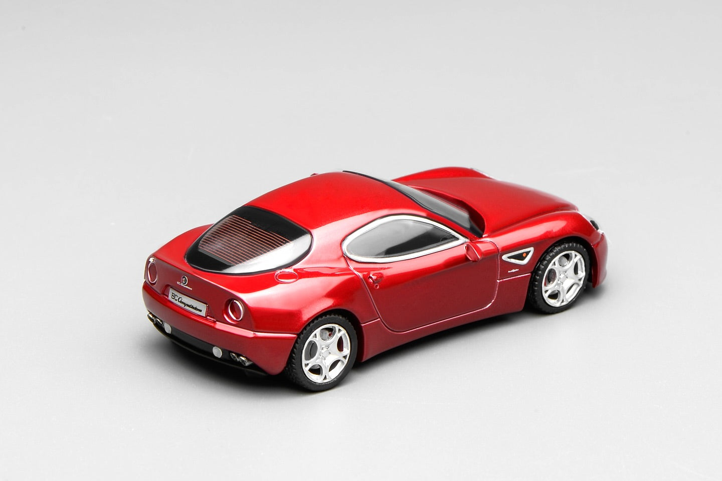 (PRE-ORDER) Motorhelix 1:64 Alfa Romeo 8C Competizione 2008 Rosso Alfa M69051