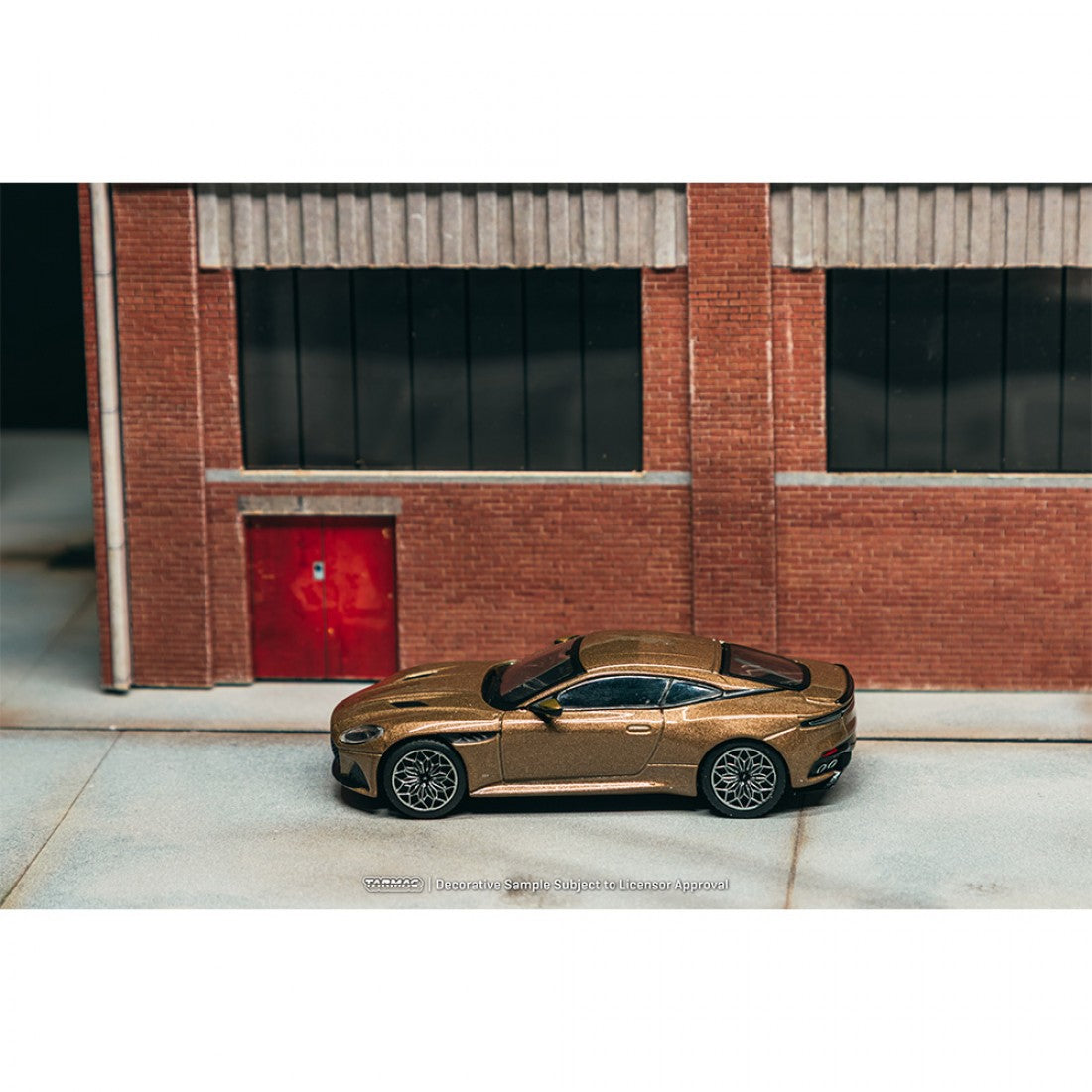 (PRE-ORDER) Tarmac Works GLOBAL64 1:64 Aston Martin DBS Superleggera Brown Metallic T64G-004-BR