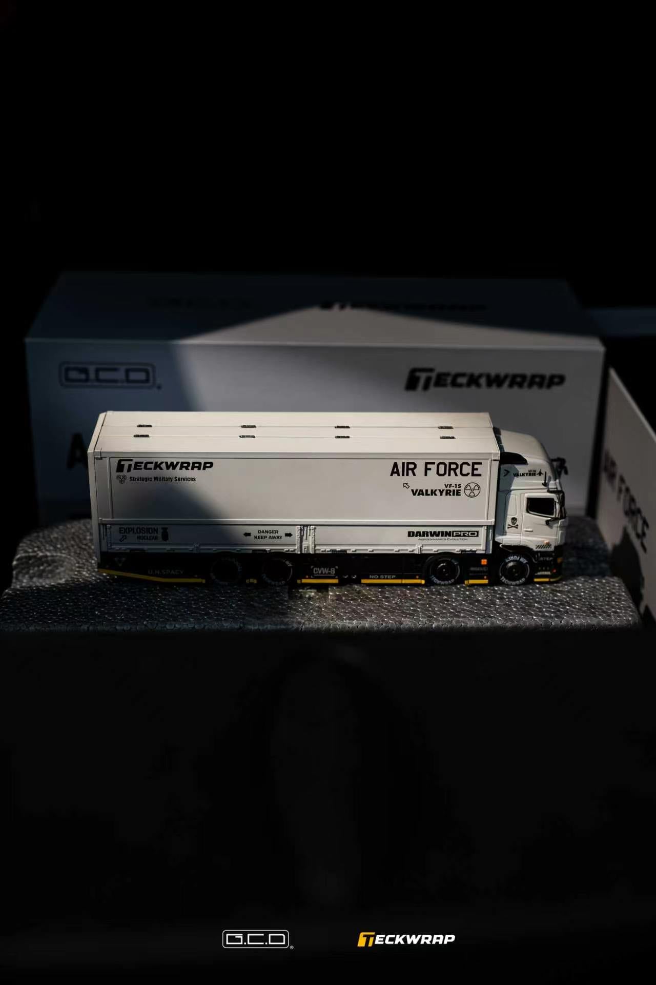 (PRE-ORDER) GCD 1:64 DarwinPRO & TECKWRAP Hino Profia 2018 KS-118-688
