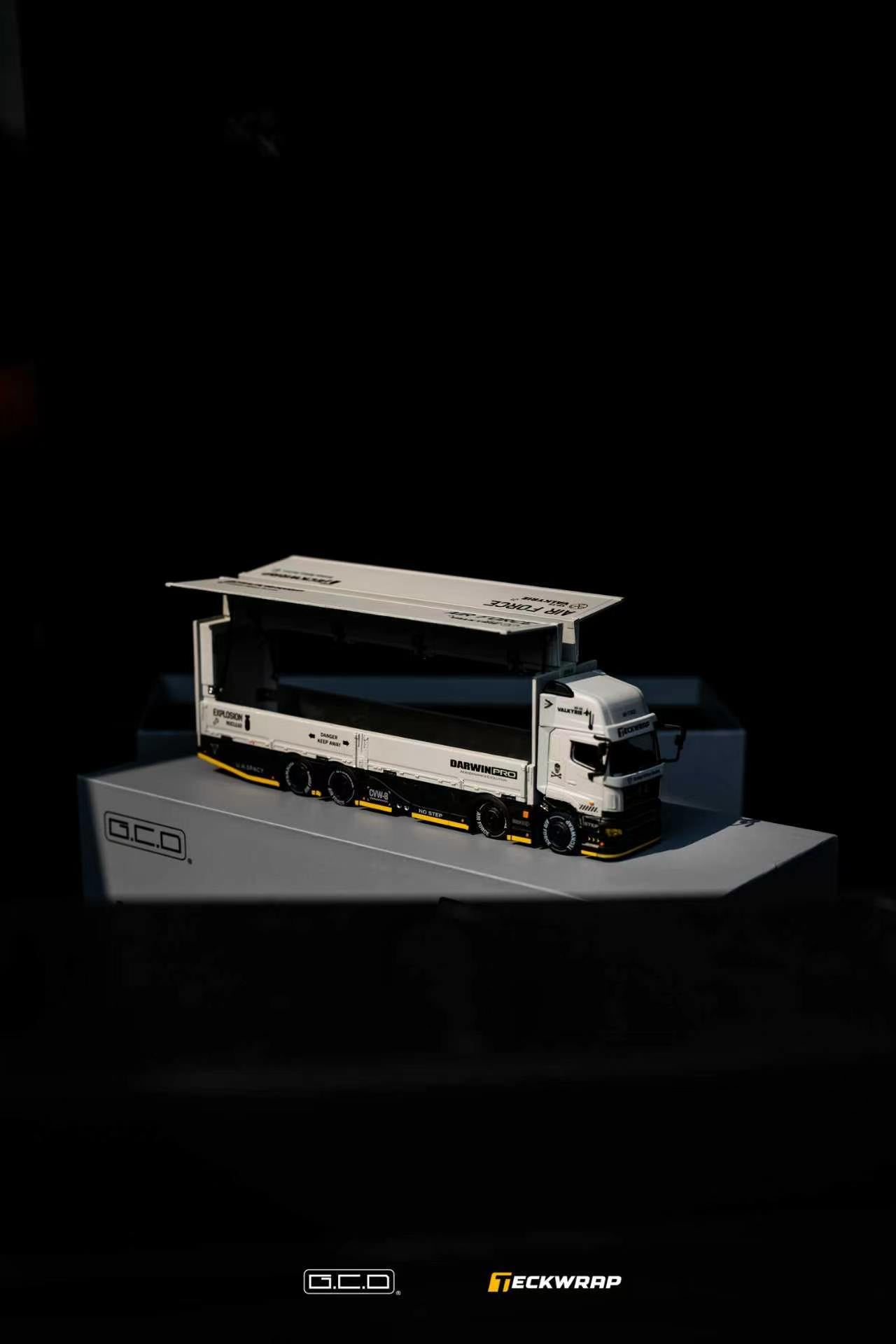 (PRE-ORDER) GCD 1:64 DarwinPRO & TECKWRAP Hino Profia 2018 KS-118-688