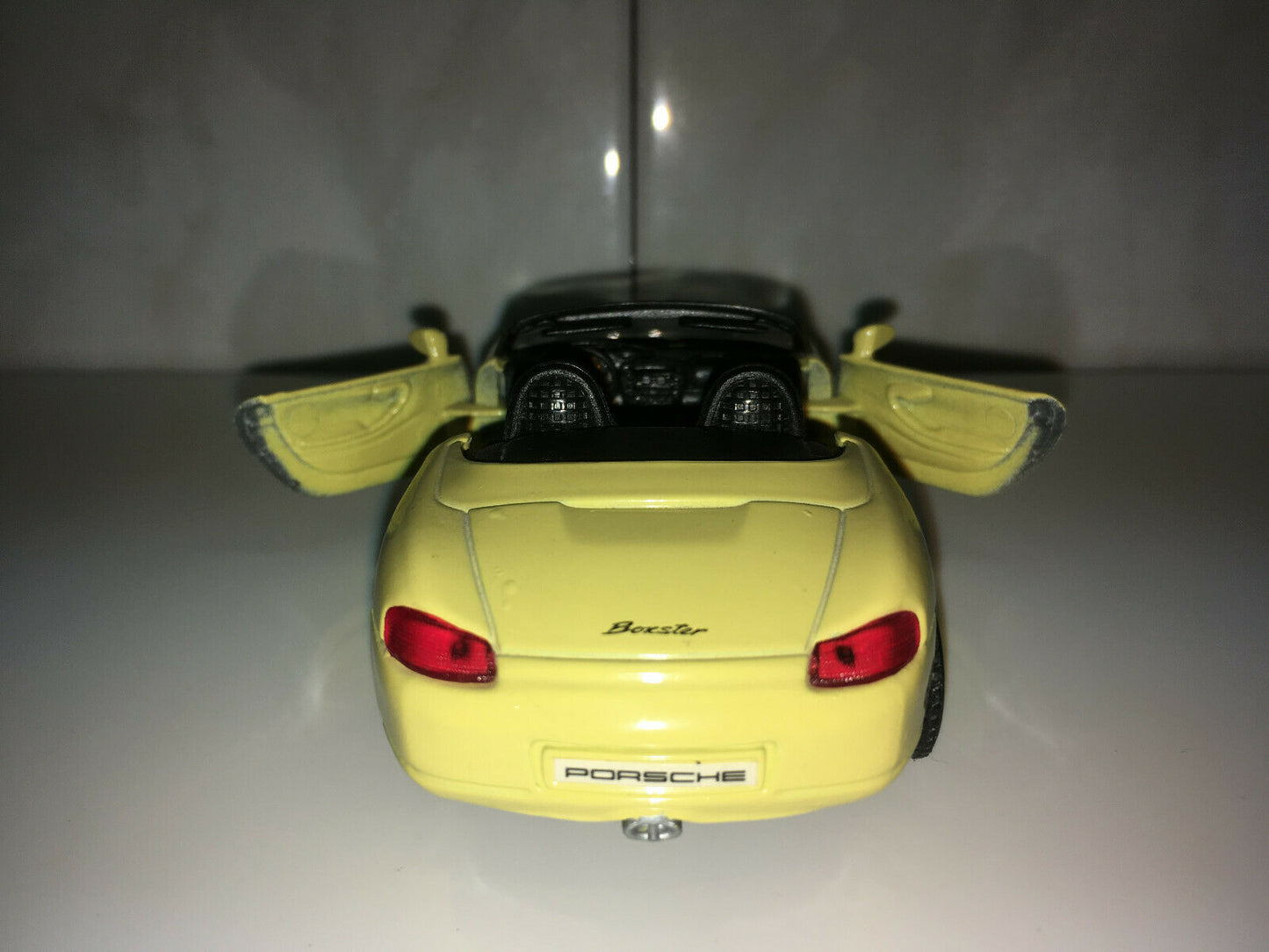 MAISTO PORSCHE BOXSTER DIE-CAST CONVERTIBLE CAR 1/36 YELLOW Good condition