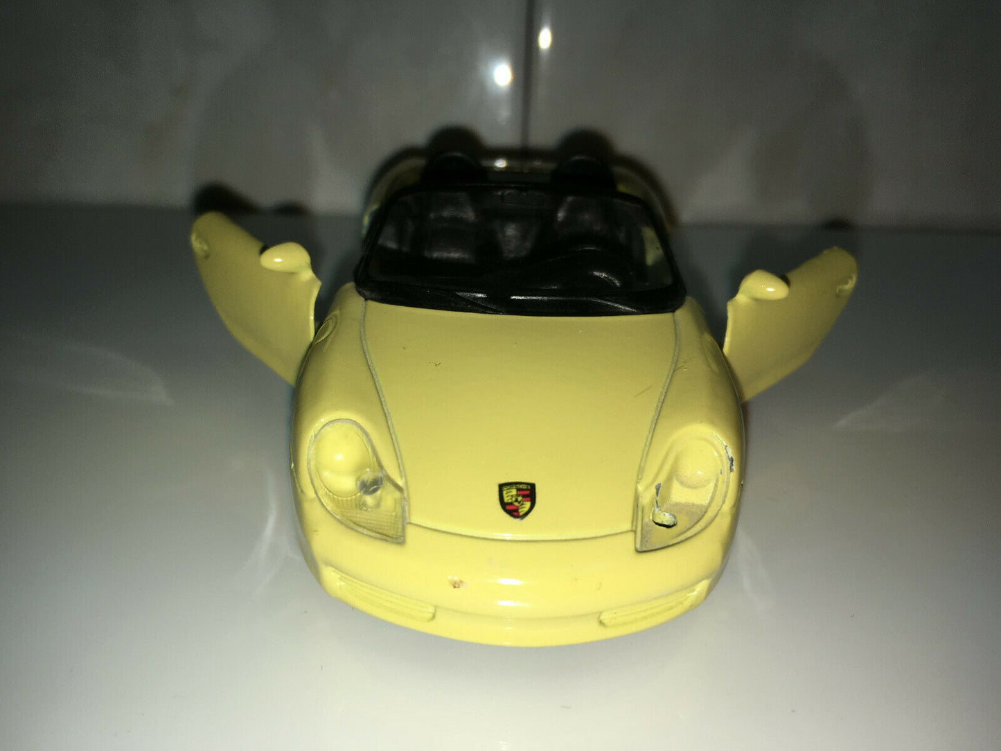 MAISTO PORSCHE BOXSTER DIE-CAST CONVERTIBLE CAR 1/36 YELLOW Good condition
