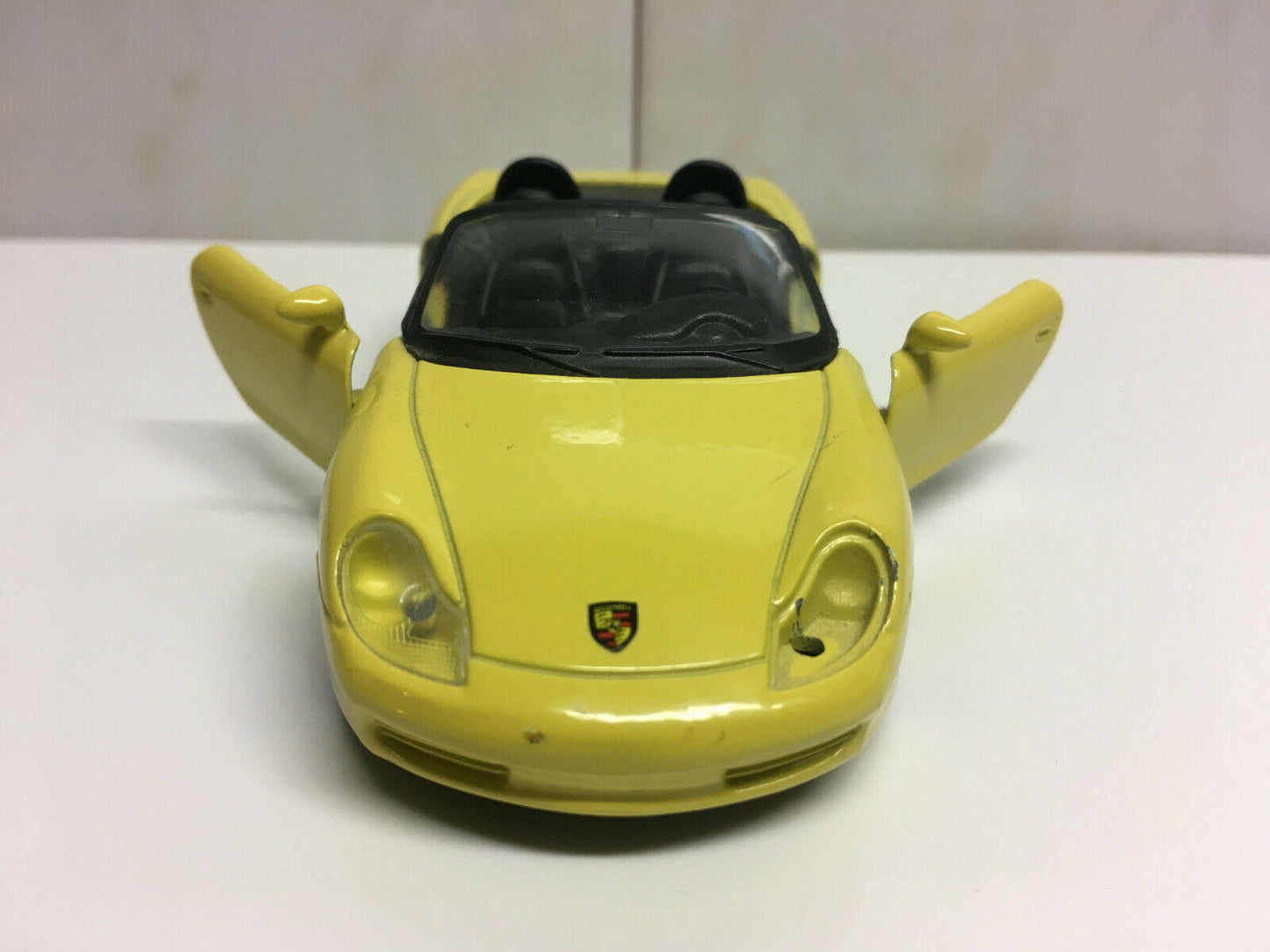 MAISTO PORSCHE BOXSTER DIE-CAST CONVERTIBLE CAR 1/36 YELLOW Good condition