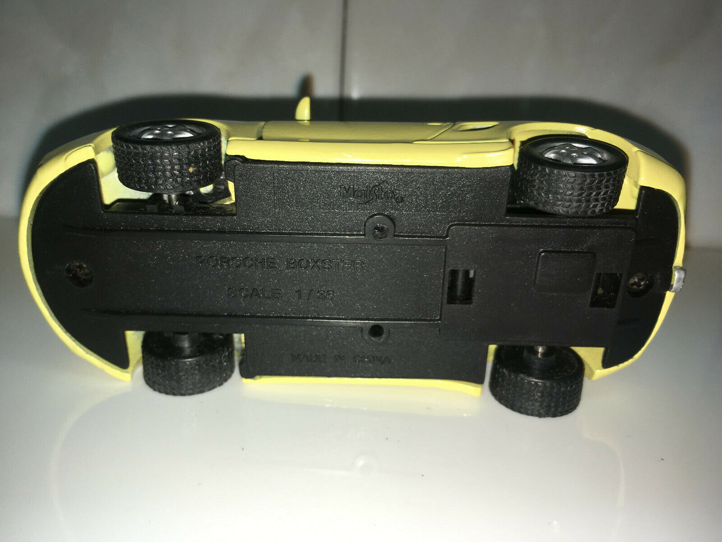 MAISTO PORSCHE BOXSTER DIE-CAST CONVERTIBLE CAR 1/36 YELLOW Good condition