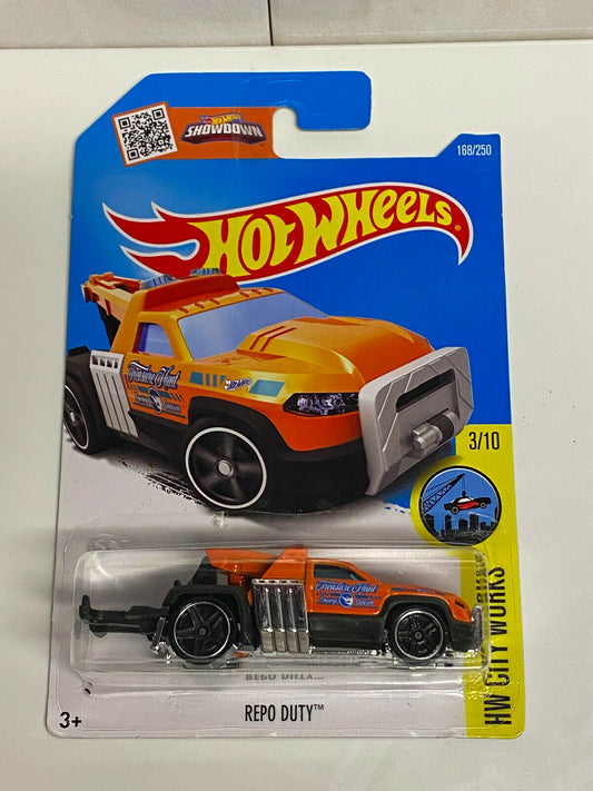 2016 Hot Wheels Treasure Hunt Repo Duty HW CITY WORKS 3/10 INTERNATIONAL CARD