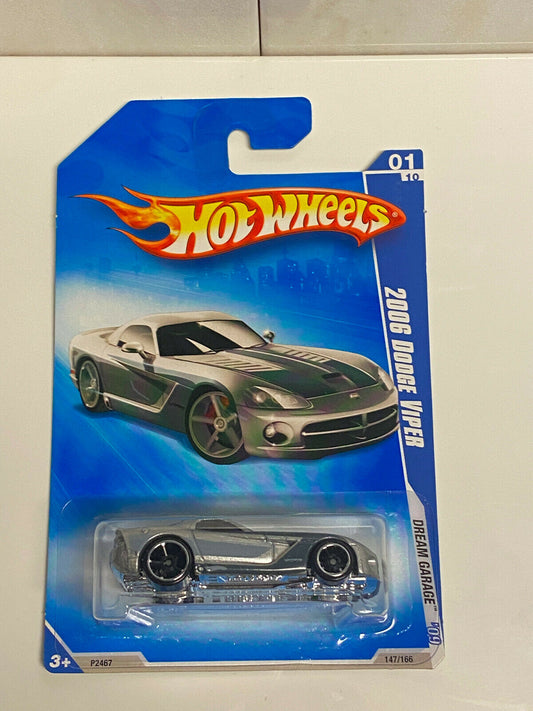 2009 Hot Wheels Dream Garage '09 #01/10 2006 Dodge Viper Silver and Grey NIP