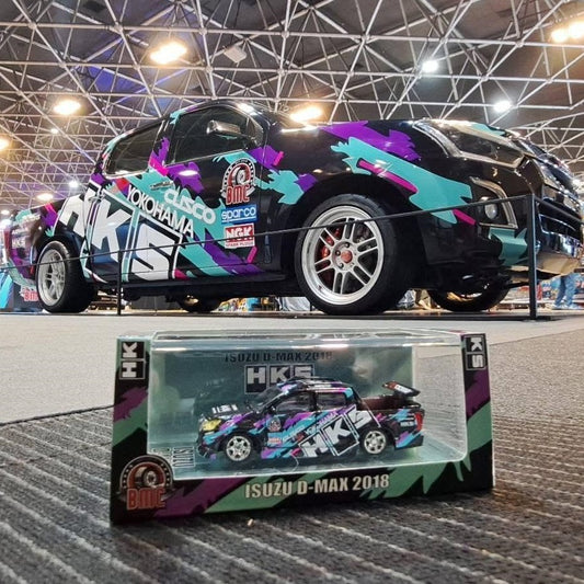 (PRE-ORDER) BM Creations 1:64 Isuzu D-Max 2018 -Low Rider HKS (RHD) - TDE 2025 64B0463