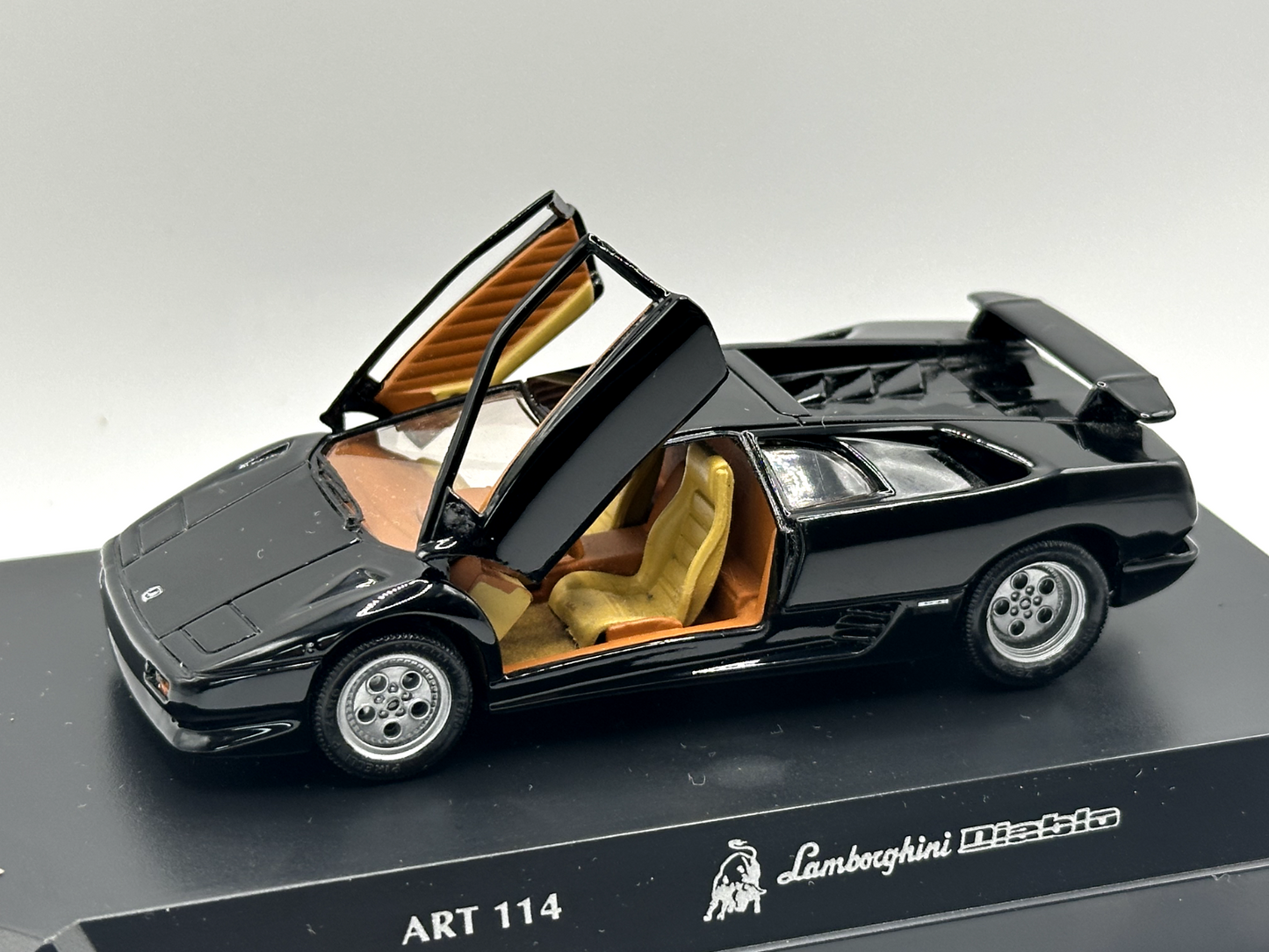 AutoART 114 Lamborghini Diablo Black 1:43 With Display Case