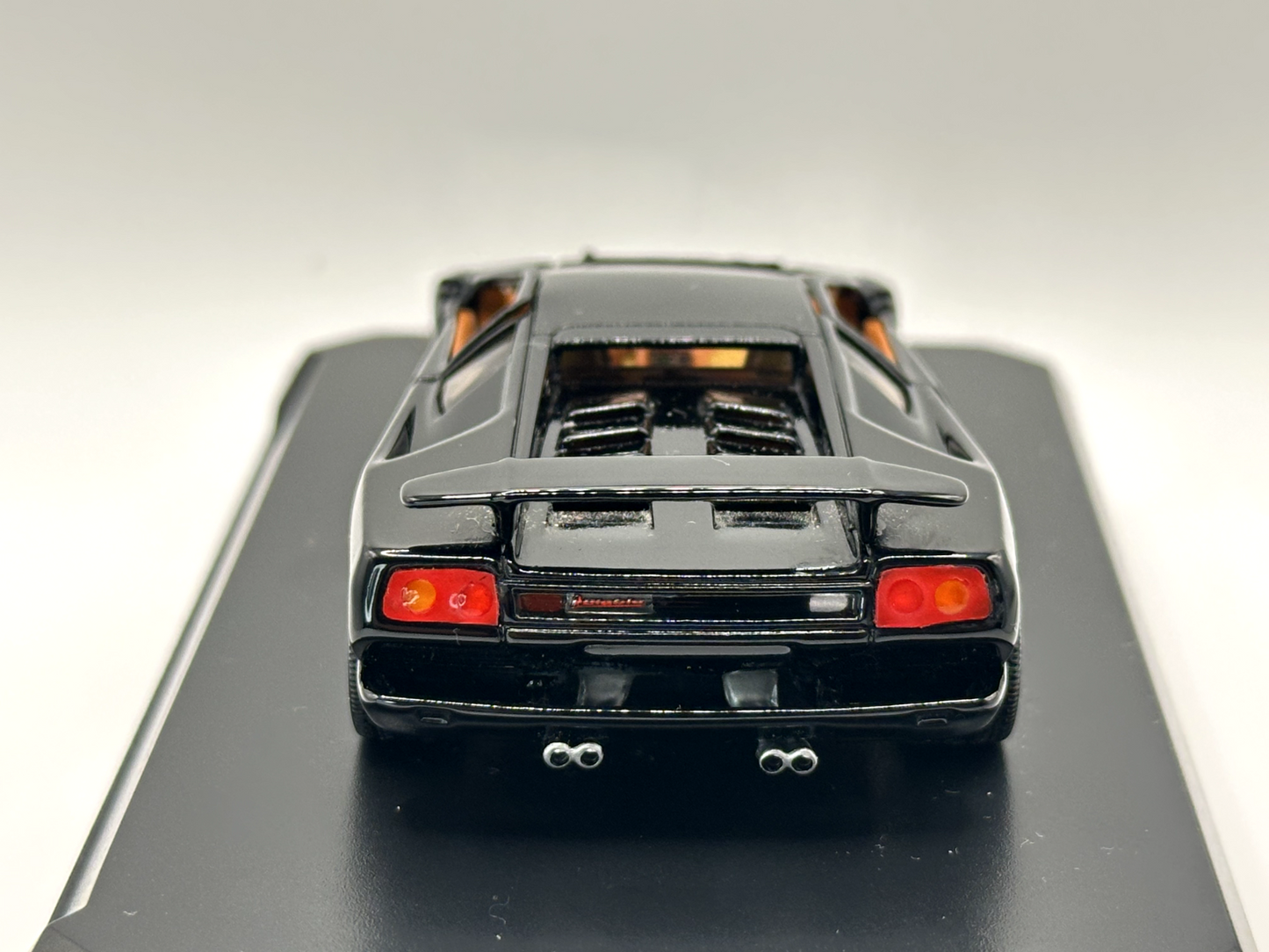 AutoART 114 Lamborghini Diablo Black 1:43 With Display Case