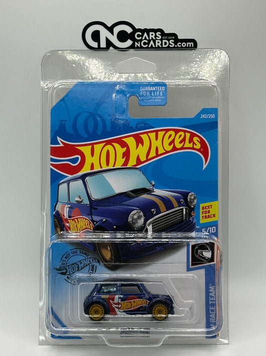 2019 Hot Wheels HW Race Team 5/10 Morris Mini Super Treasure Hunt With Protector
