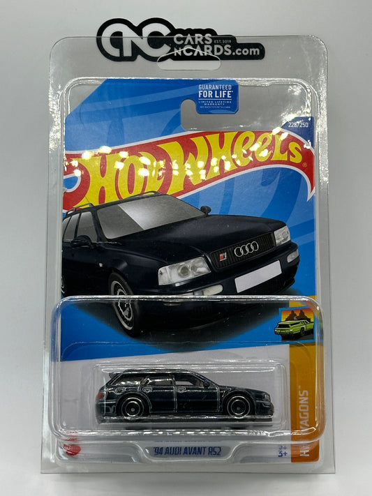 2022 Hot Wheels HW Wagons Audi RS2 Super Treasure Hunt Card Crease W/Protector