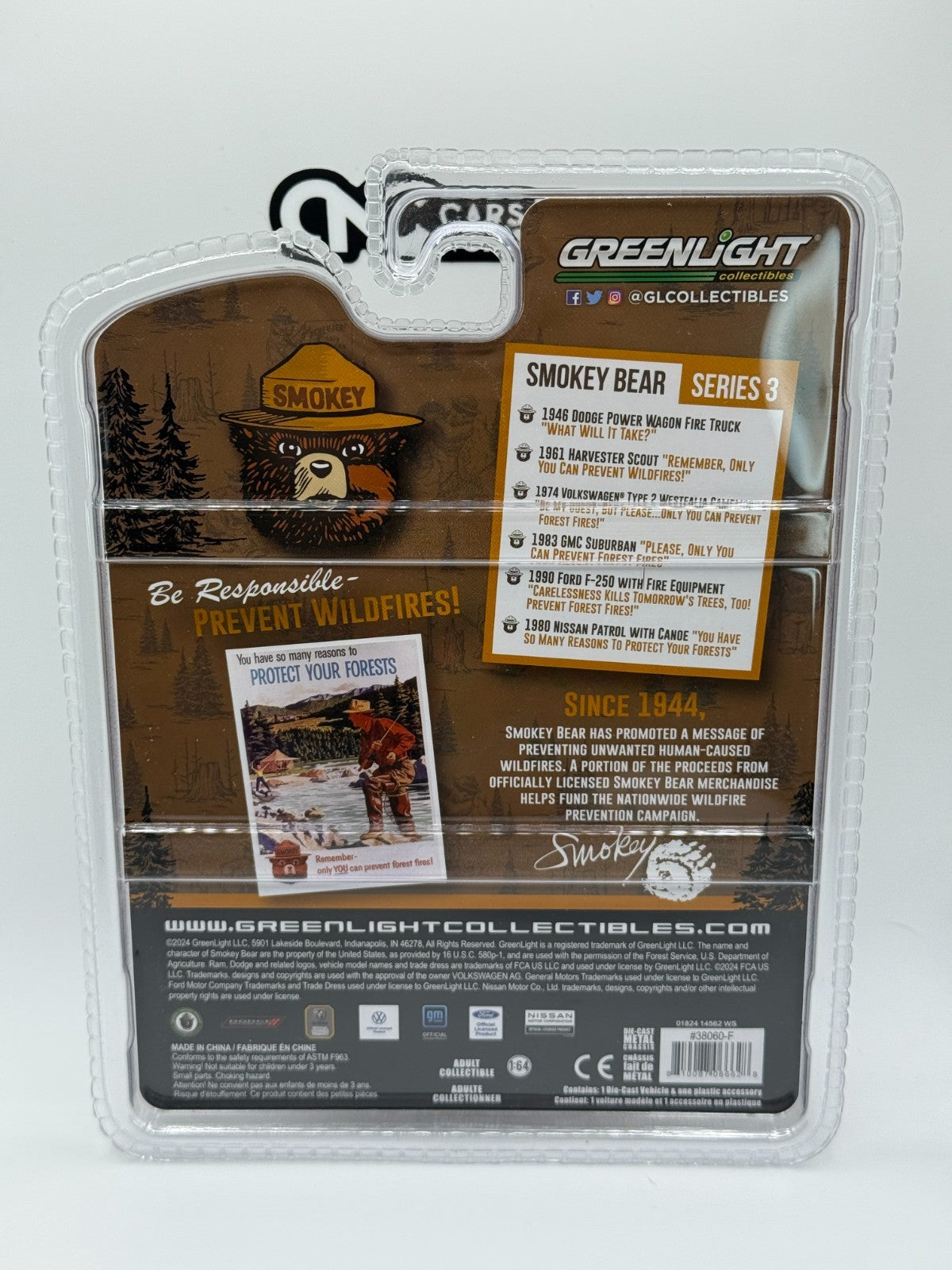 Greenlight Smokey Bear Series 3 1980 Nissan Patrol with Canoe on Roof