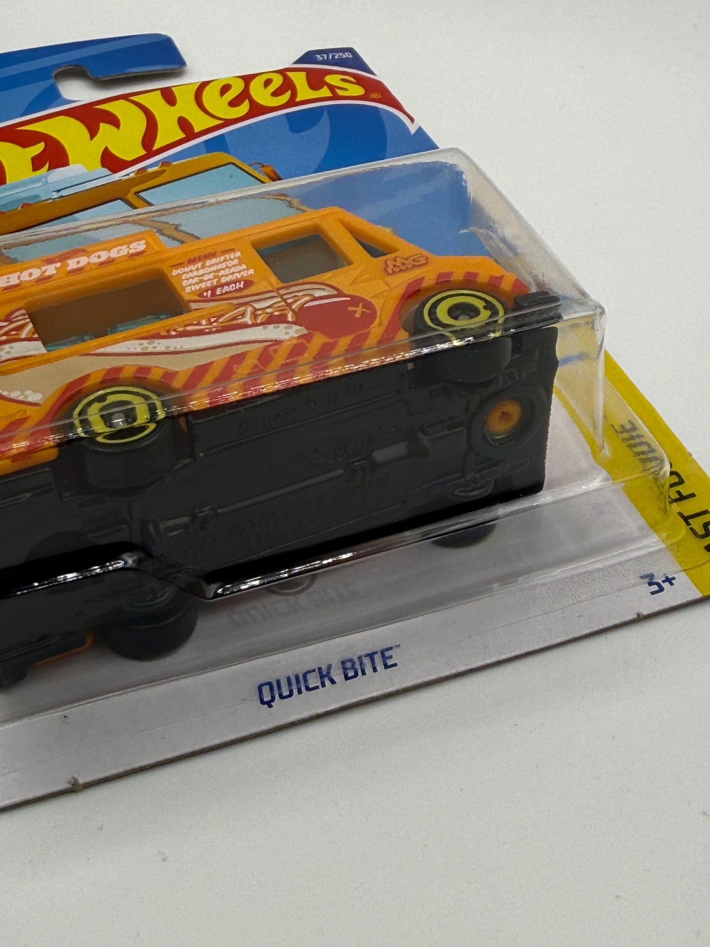 2022 Hot Wheels Fast Foodie 2/5 Quick Bite Treasure Hunt Hot Dogs (Card Crease)