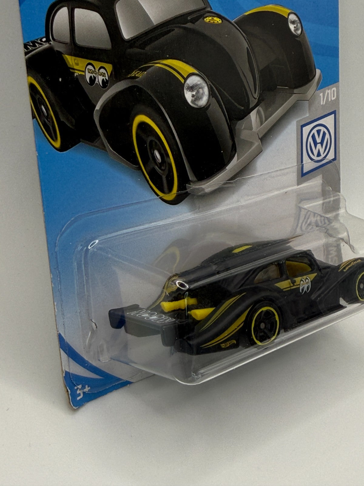 2019 Hot Wheels Volkswagen 1/10 Volkswagen Kafer Racer Mooneyes (Card Damage)