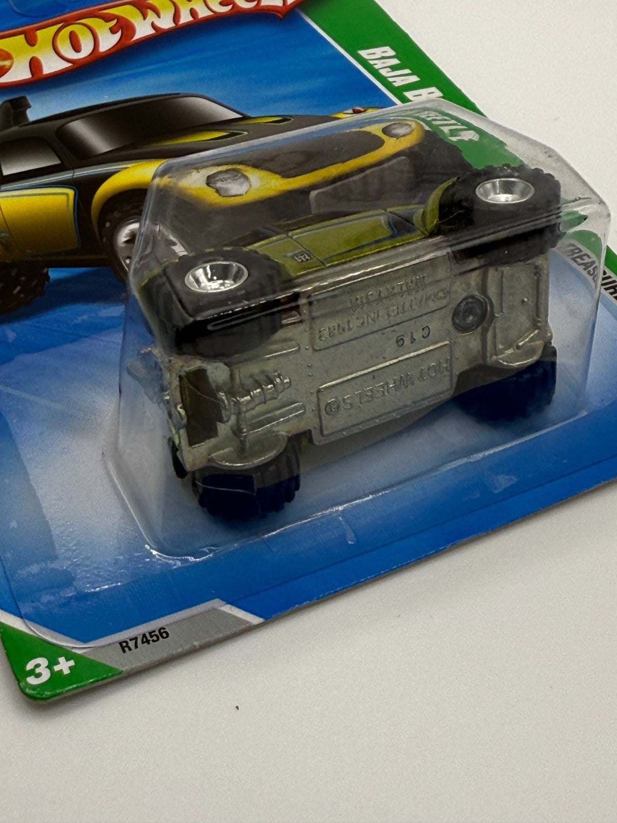 2010 Hot Wheels Super Treasure Hunt Volkswagen Baja Beetle (Cracked Blister)