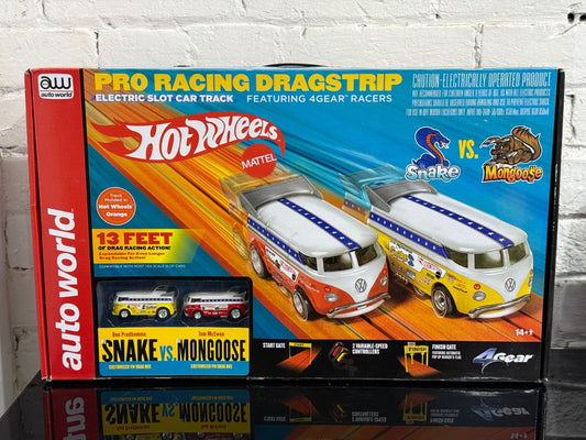 Auto World Hot Wheels Snake Vs. Mongoose VW Pro Racing Dragstrip Open Box