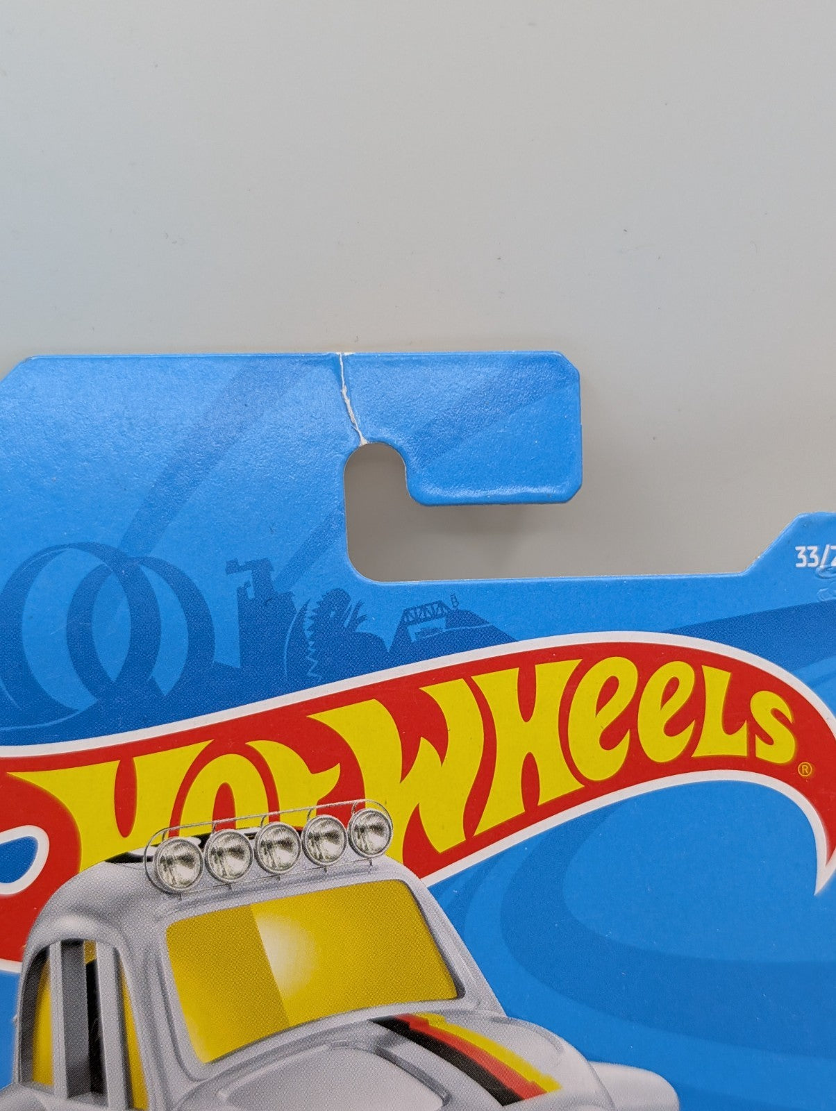 Hot Wheels Baja Blazers 5/10 '70 Volkswagen Baja Bug Silver 33/250 (Card Crease)