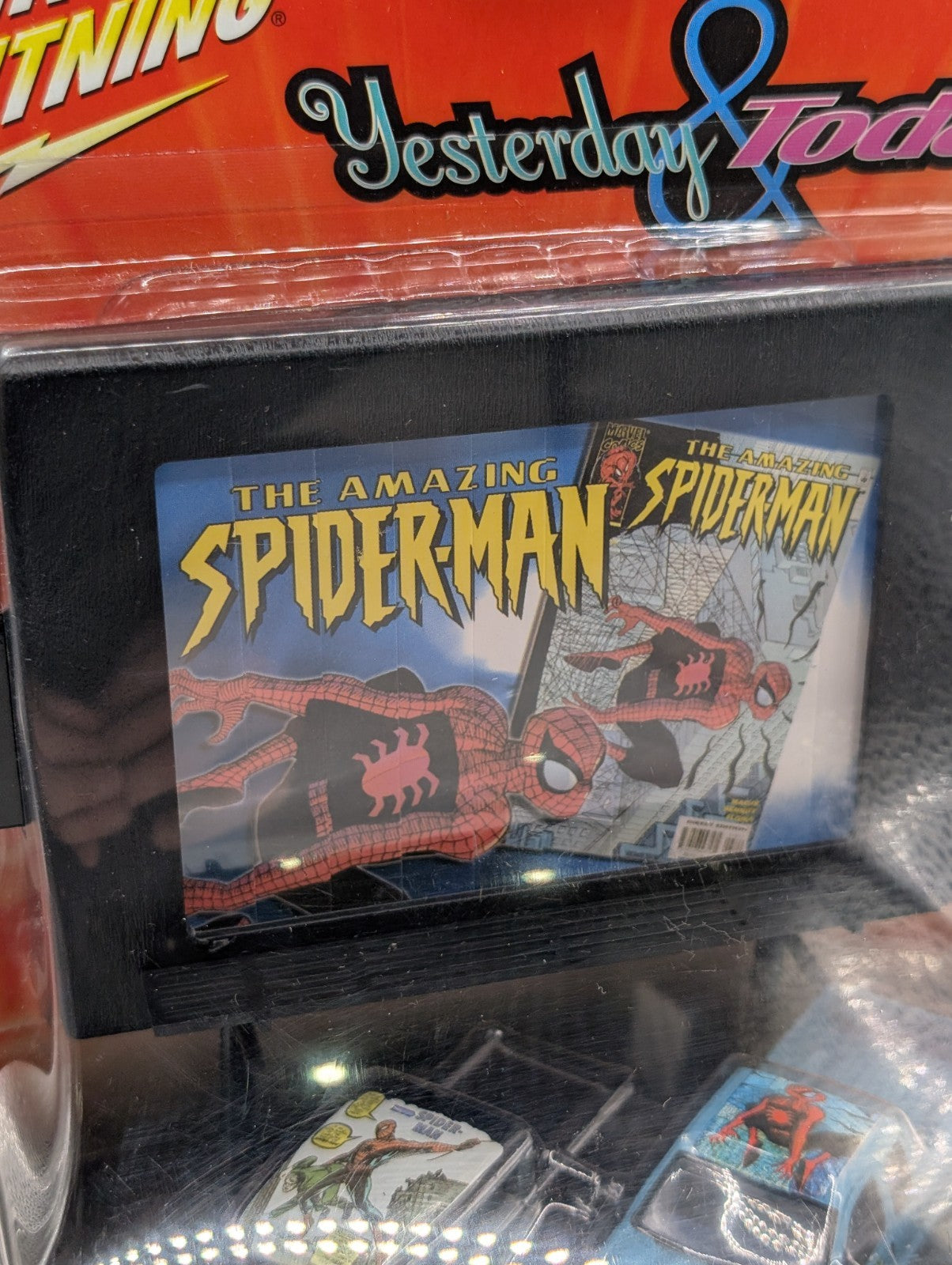 Johnny Lightning Spider-Man '29 Ford Crew Cab & '01 Ford F-250 (Card Damage)