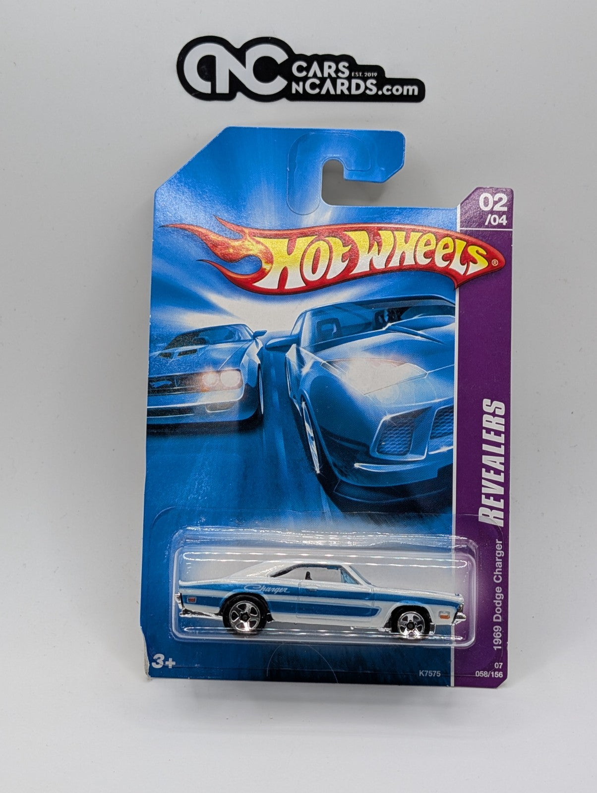 2007 Hot Wheels Engine Revealers 2/4 1969 Dodge Charger White (Card Damage)