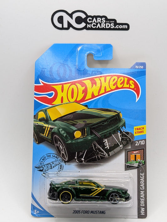 2020 Hot Wheels HW Dream Garage 2005 Ford Mustang Green (Soft Corners)