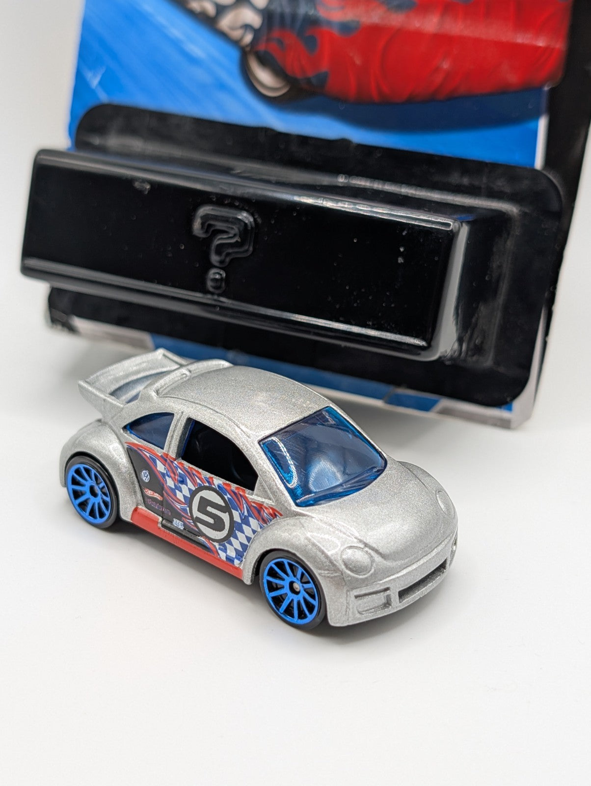 2010 Hot Wheels Mystery Cars 23/24 Volkswagen Beetle Cup Loose R7492