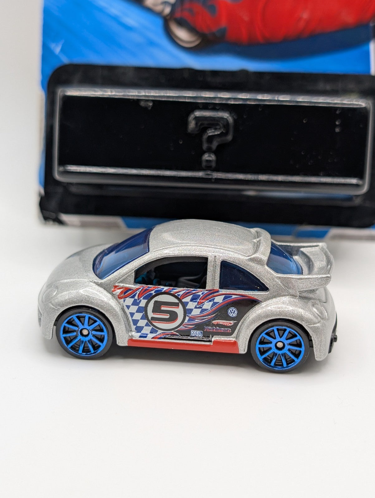 2010 Hot Wheels Mystery Cars 23/24 Volkswagen Beetle Cup Loose R7492