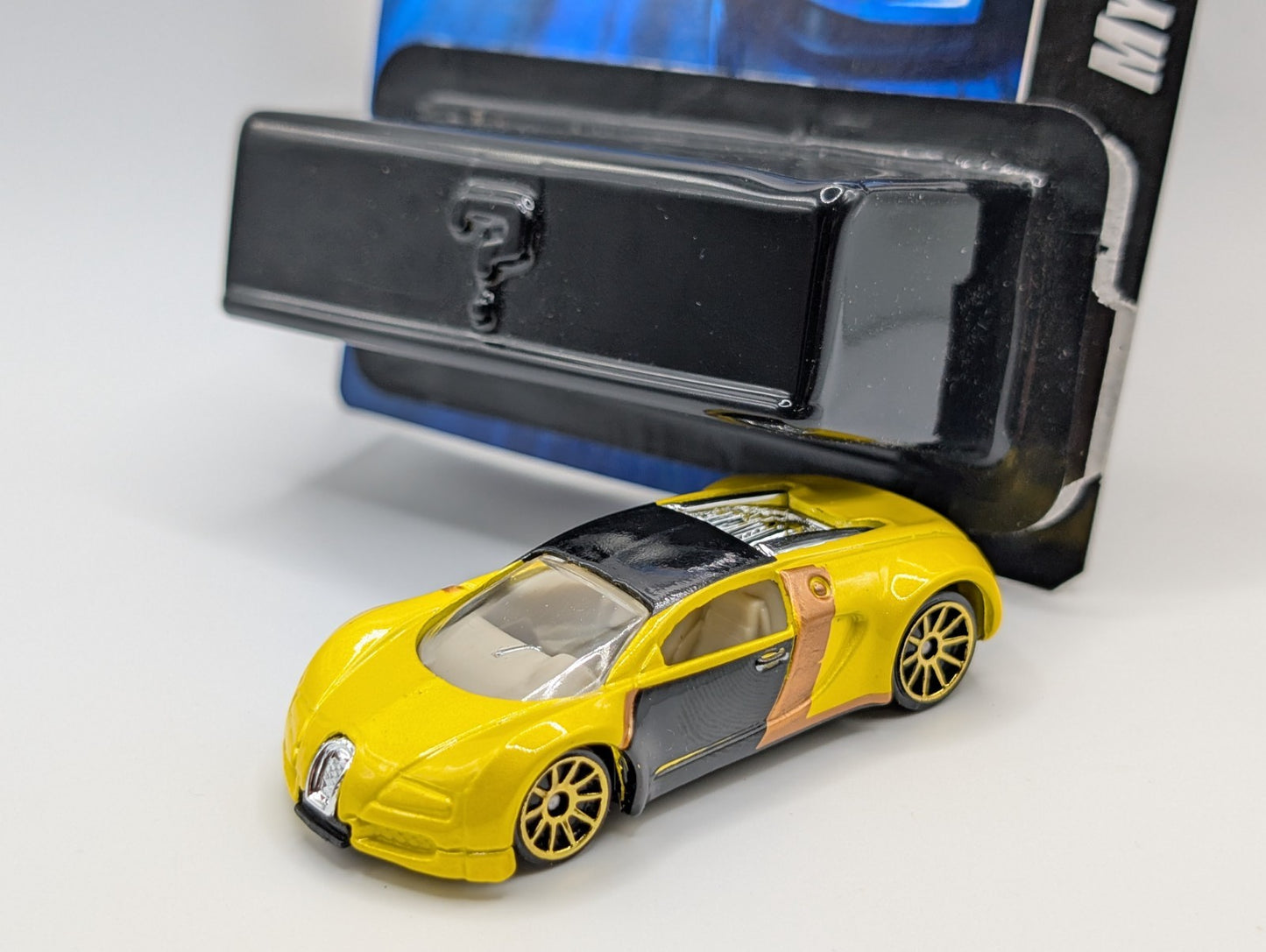 2007 Hot Wheels Mystery Cars 14/24 Bugatti Veyron Yellow Loose