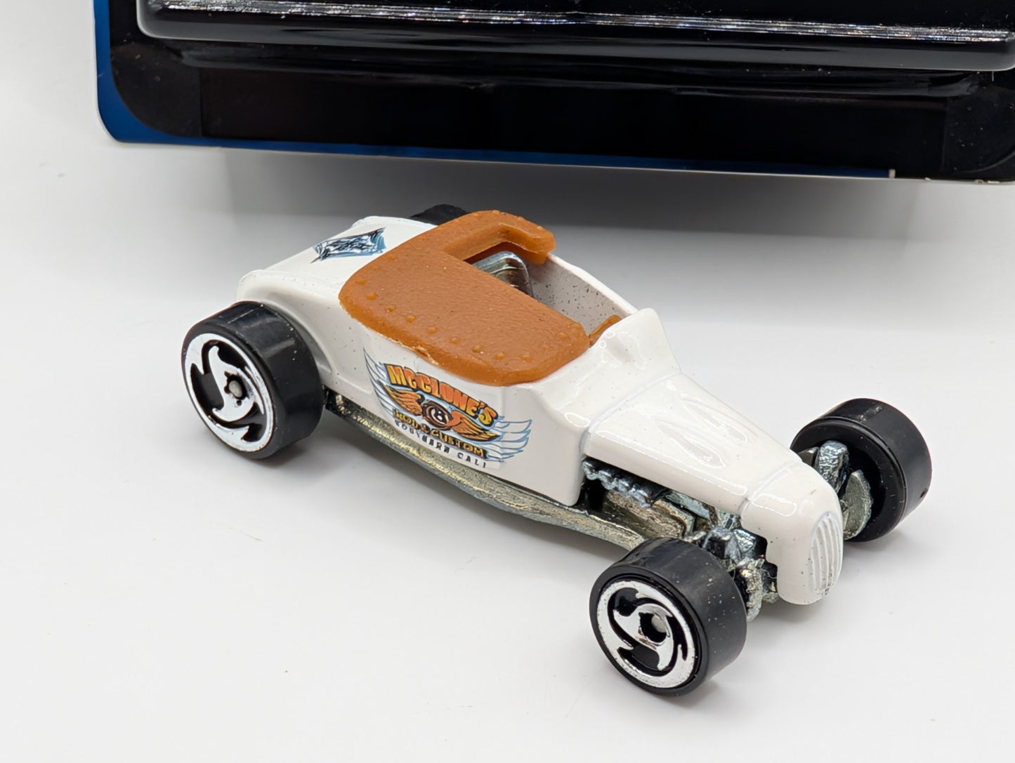 2007 Hot Wheels Mystery Cars 19/24 Track T White #175