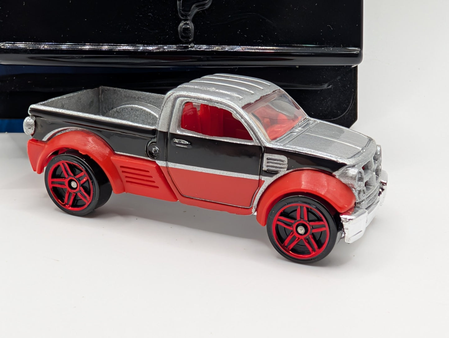 2007 Hot Wheels Mystery Cars 12/24 Dodge M80 Concept Silver #168