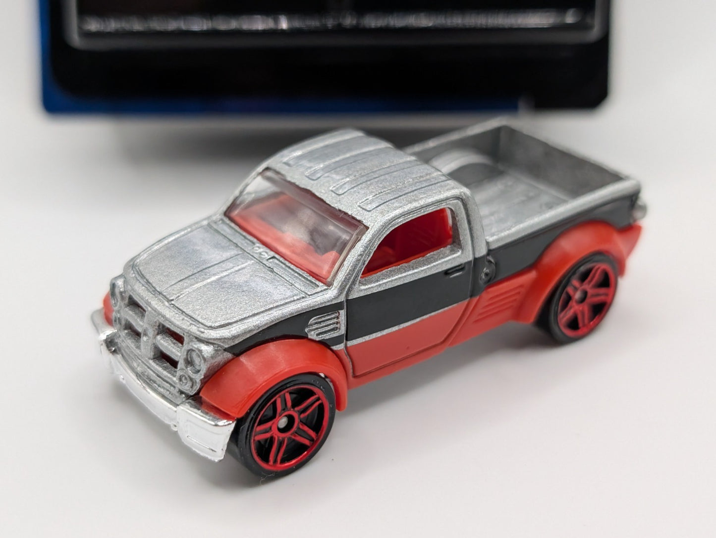2007 Hot Wheels Mystery Cars 12/24 Dodge M80 Concept Silver #168