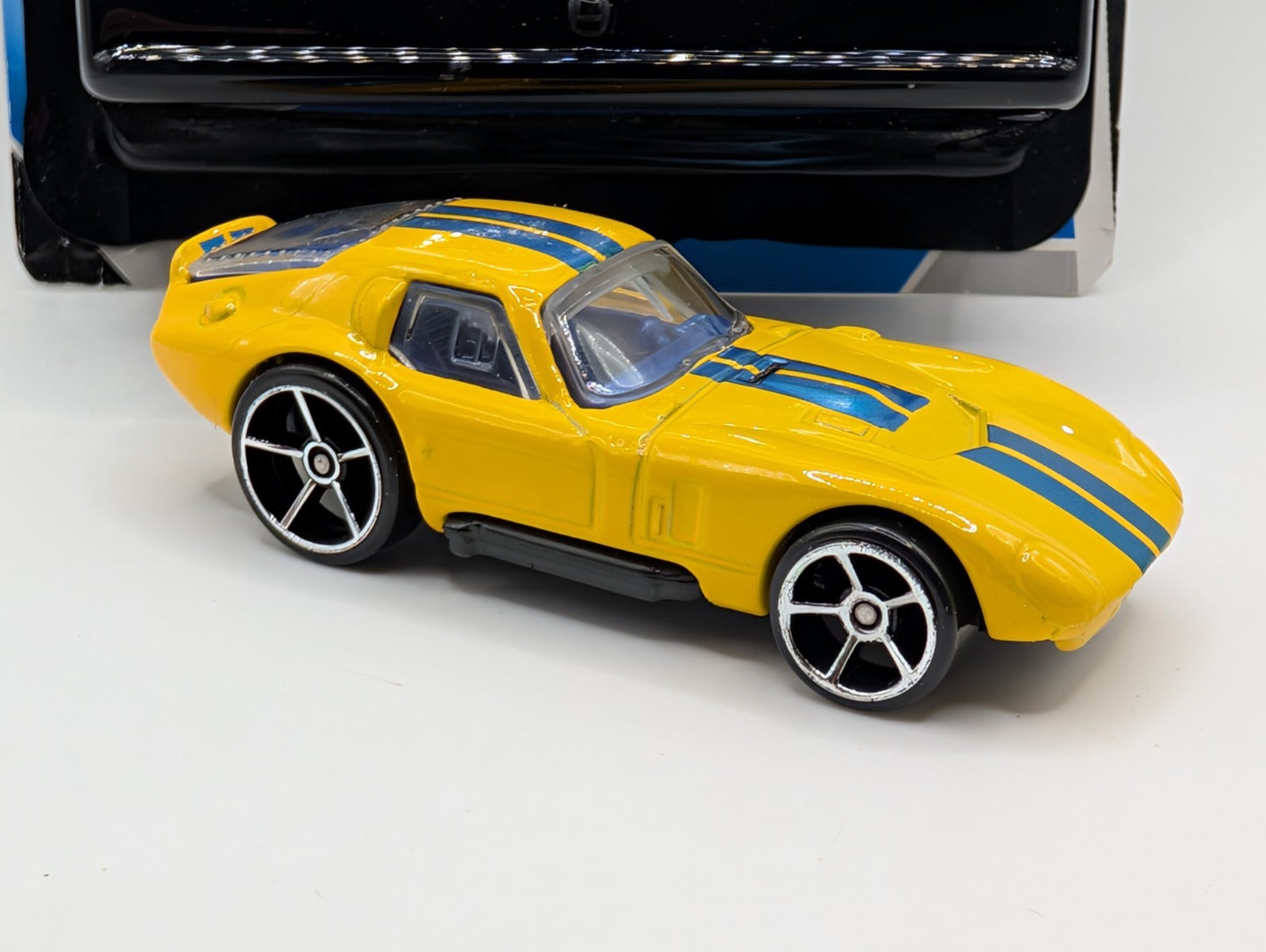 2009 Hot Wheels Mystery Cars 18/24 Shelby Cobra Daytona Coupe Yellow P2504