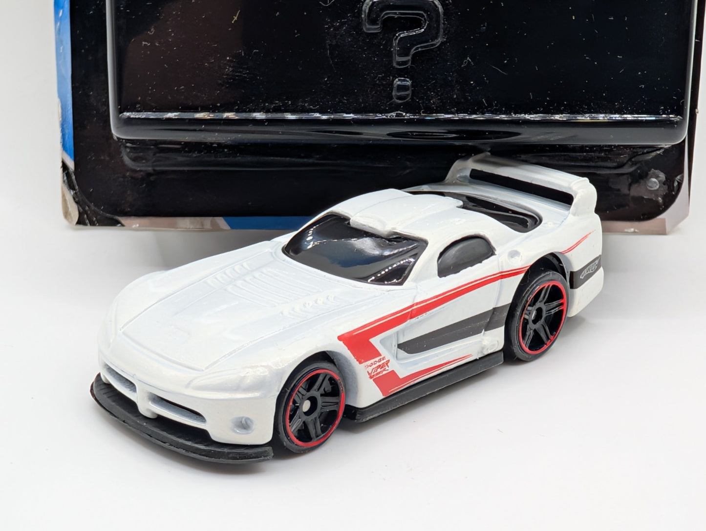 2010 Hot Wheels Mystery Cars 11/24 Dodge Viper GTS-R White Loose R7480