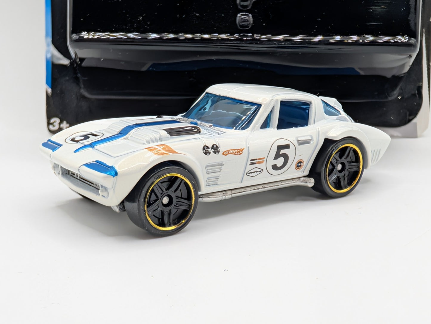 2009 Hot Wheels Mystery Cars 1/24 Corvette Grand Sport White Loose P2487