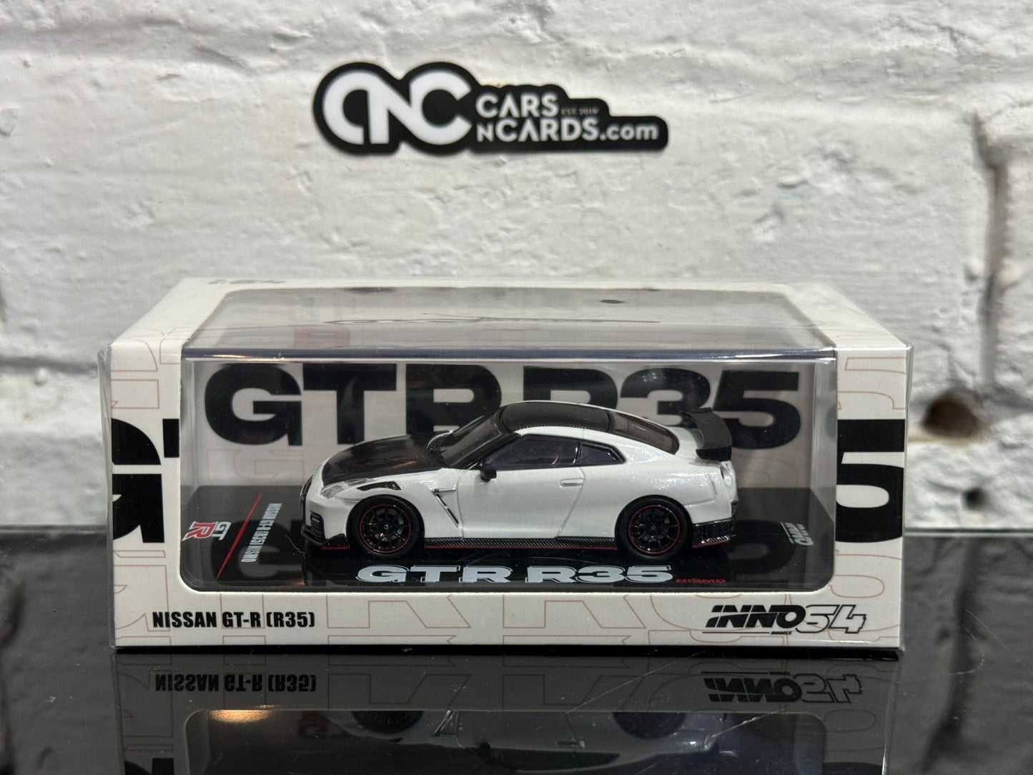 INNO64 1:64 NISSAN GT-R (R35) NISMO White IN64-R35N-WHI