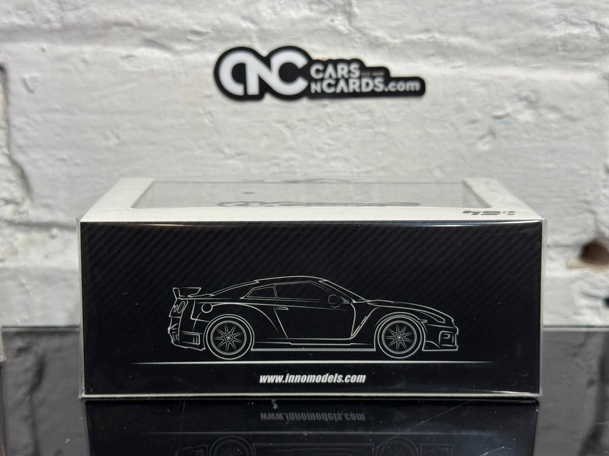 INNO64 1:64 NISSAN GT-R (R35) NISMO White IN64-R35N-WHI – Cars N Cards